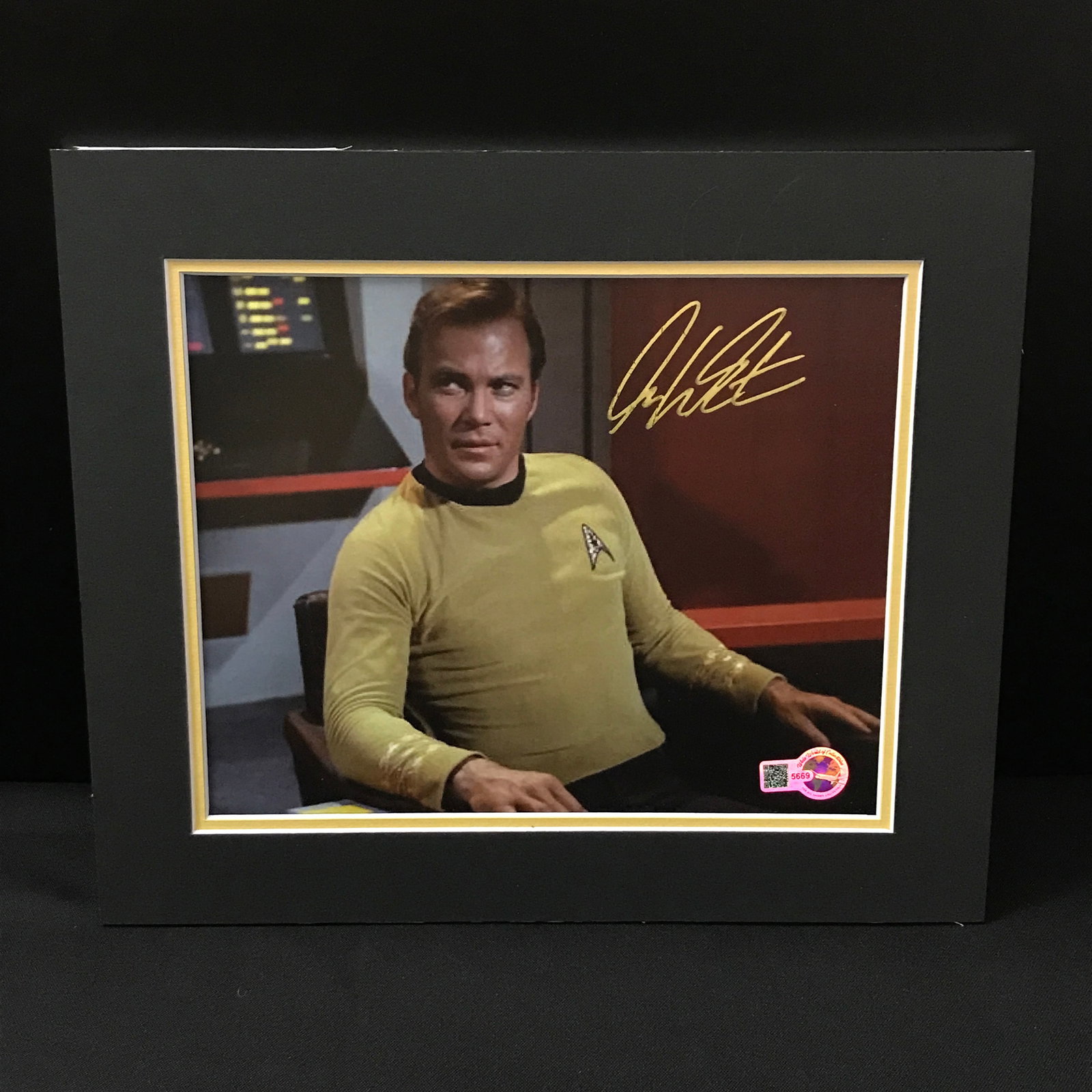 WILLIAM SHATNER SIGNED AND MATTED STAR TREK 8X10 - WWOC COA (1 of 1)