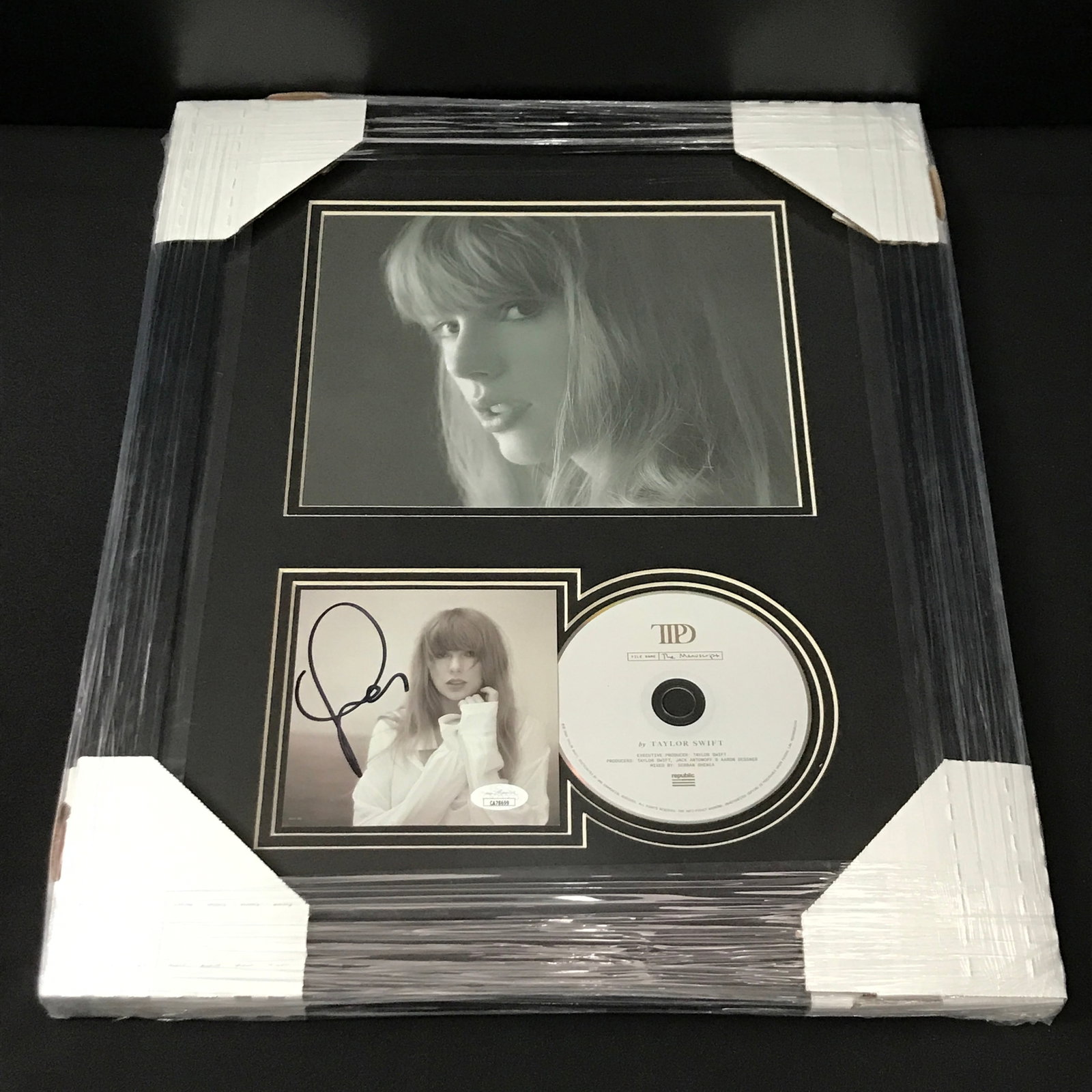 TAYLOR SWIFT SIGNED AND FRAMED CD SLEEVE - JSA COA (1 of 2)