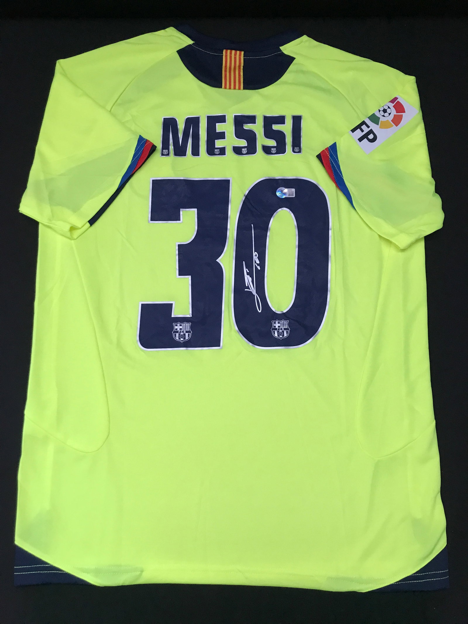 LIONEL MESSI SIGNED BARCELONA SOCCER JERSEY - BECKETT COA: Prices are in Canadian dollars