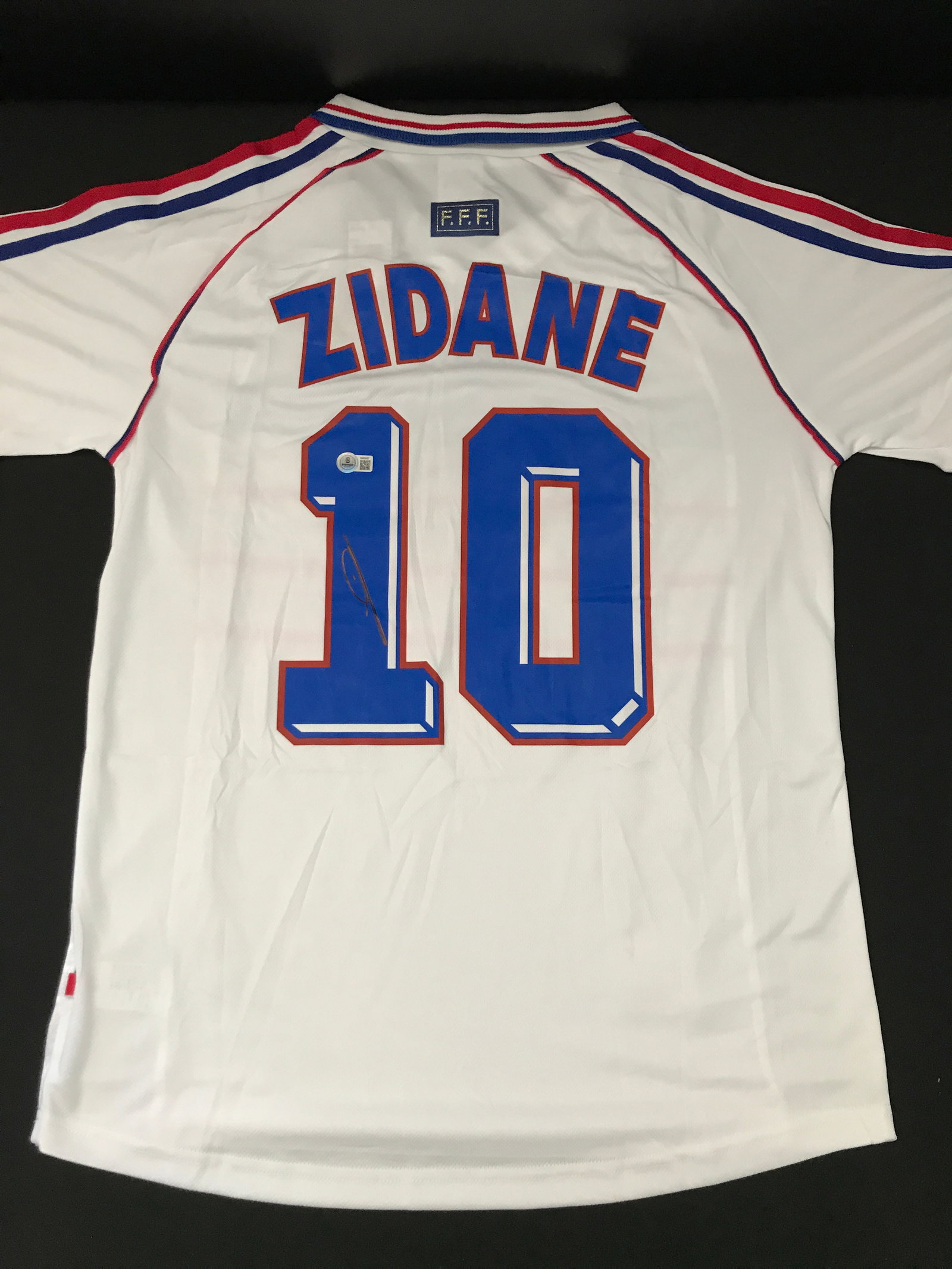 ZINEDINE ZIDANE SIGNED FRANCE SOCCER JERSEY - BECKETT COA: Prices are in Canadian dollars