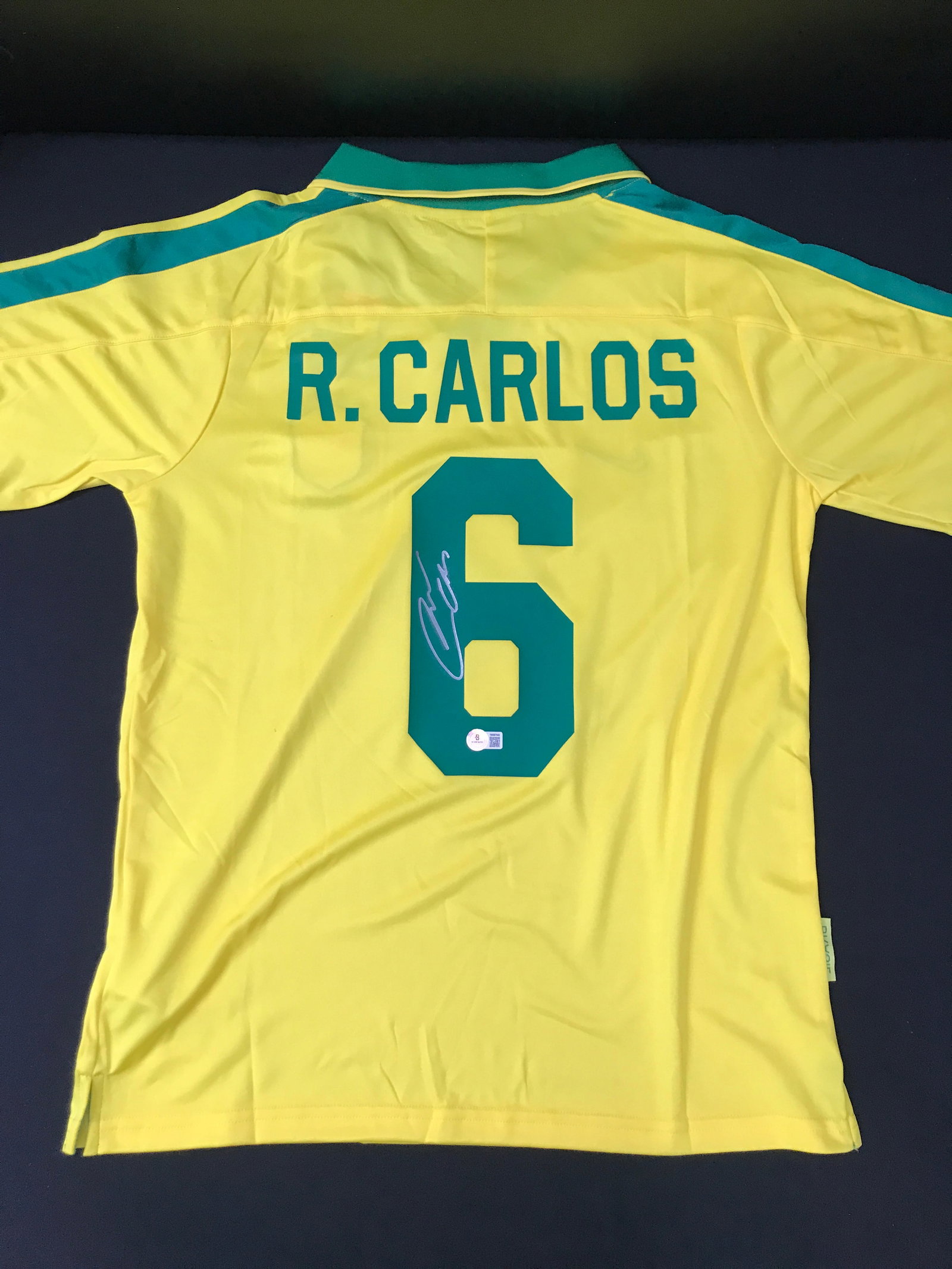 ROBERTO CARLOS SIGNED BRASIL SOCCER JERSEY - BECKETT COA (1 of 3)