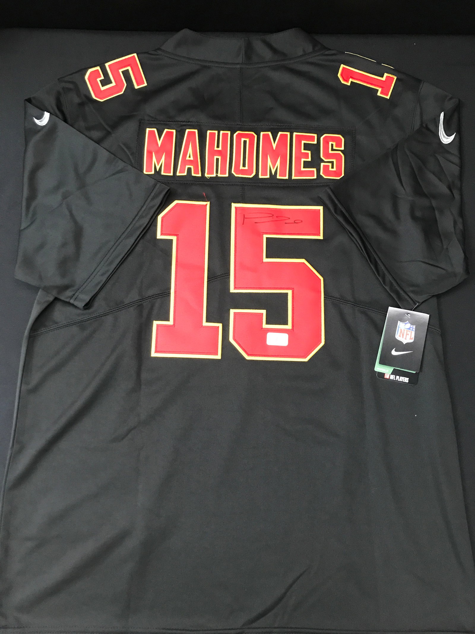PATRICK MAHOMES SIGNED KANSAS CITY CHIEFS CUSTOM JERSEY - ELITE COA (1 of 3)