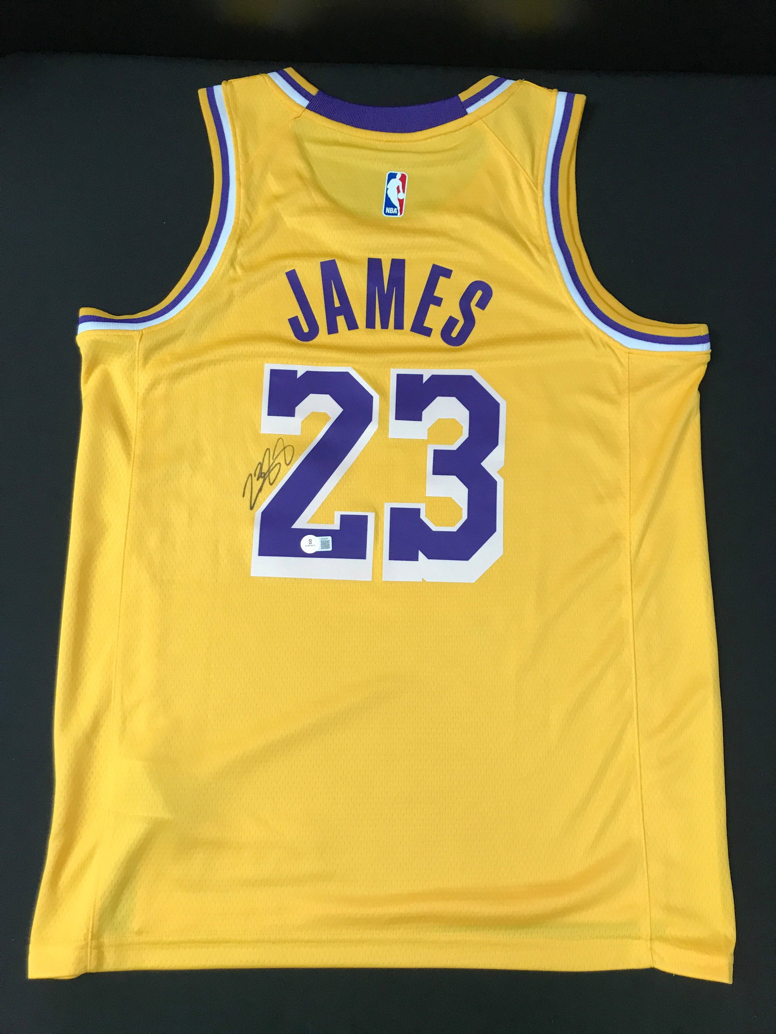 LEBRON JAMES SIGNED LOS ANGLES LAKERS JERSEY - BECKETT COA (1 of 3)