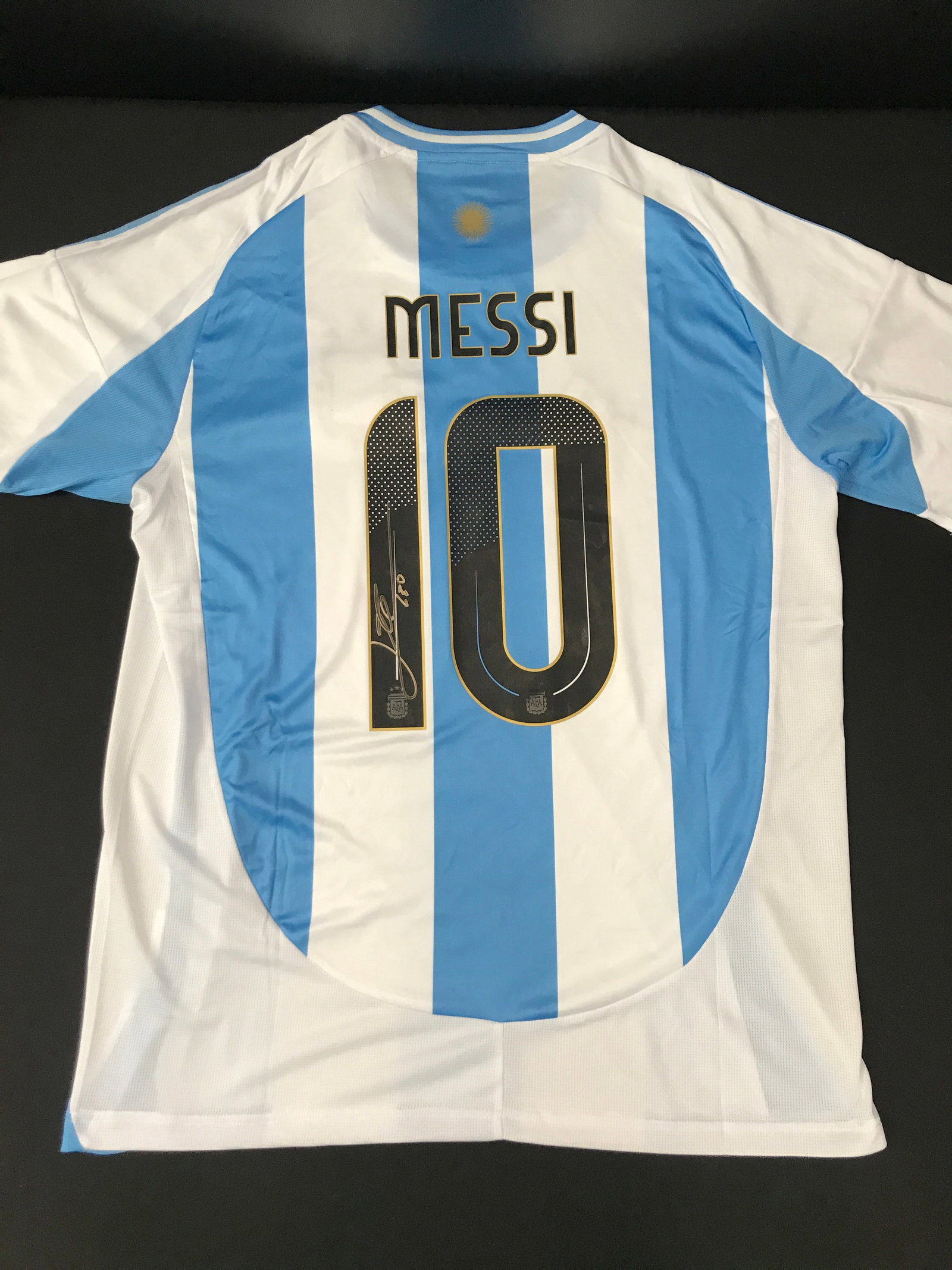 LIONEL MESSI SIGNED ARGENTINA SOCCER JERSEY - ICONS COA (1 of 5)