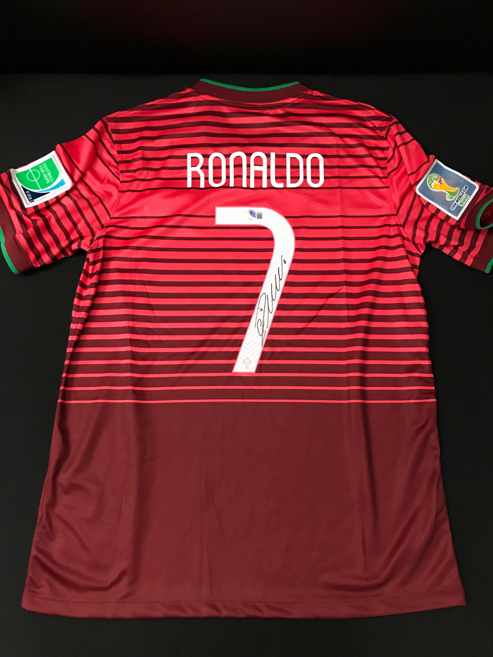 CRISTIANO RONALDO SIGNED PORTUGAL JERSEY - BECKETT COA: Prices are in Canadian dollars