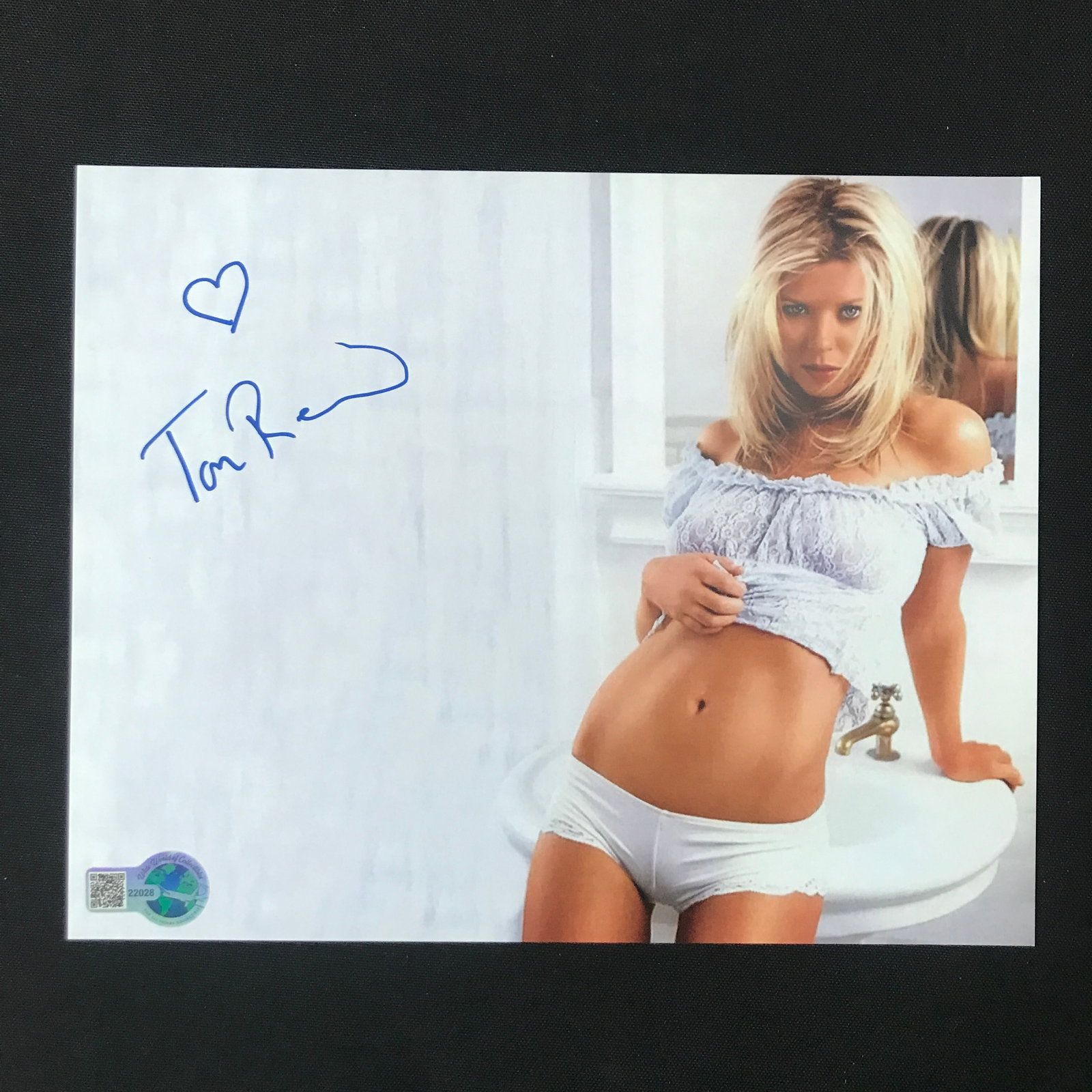 TARA REID SIGNED 8X10 - WWOC COA (1 of 1)
