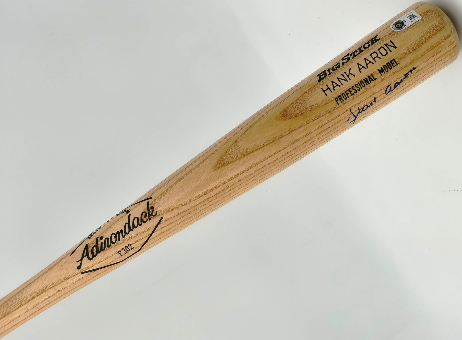 HANK AARON SIGNED BASEBALL BAT (BECKETT COA) (1 of 4)