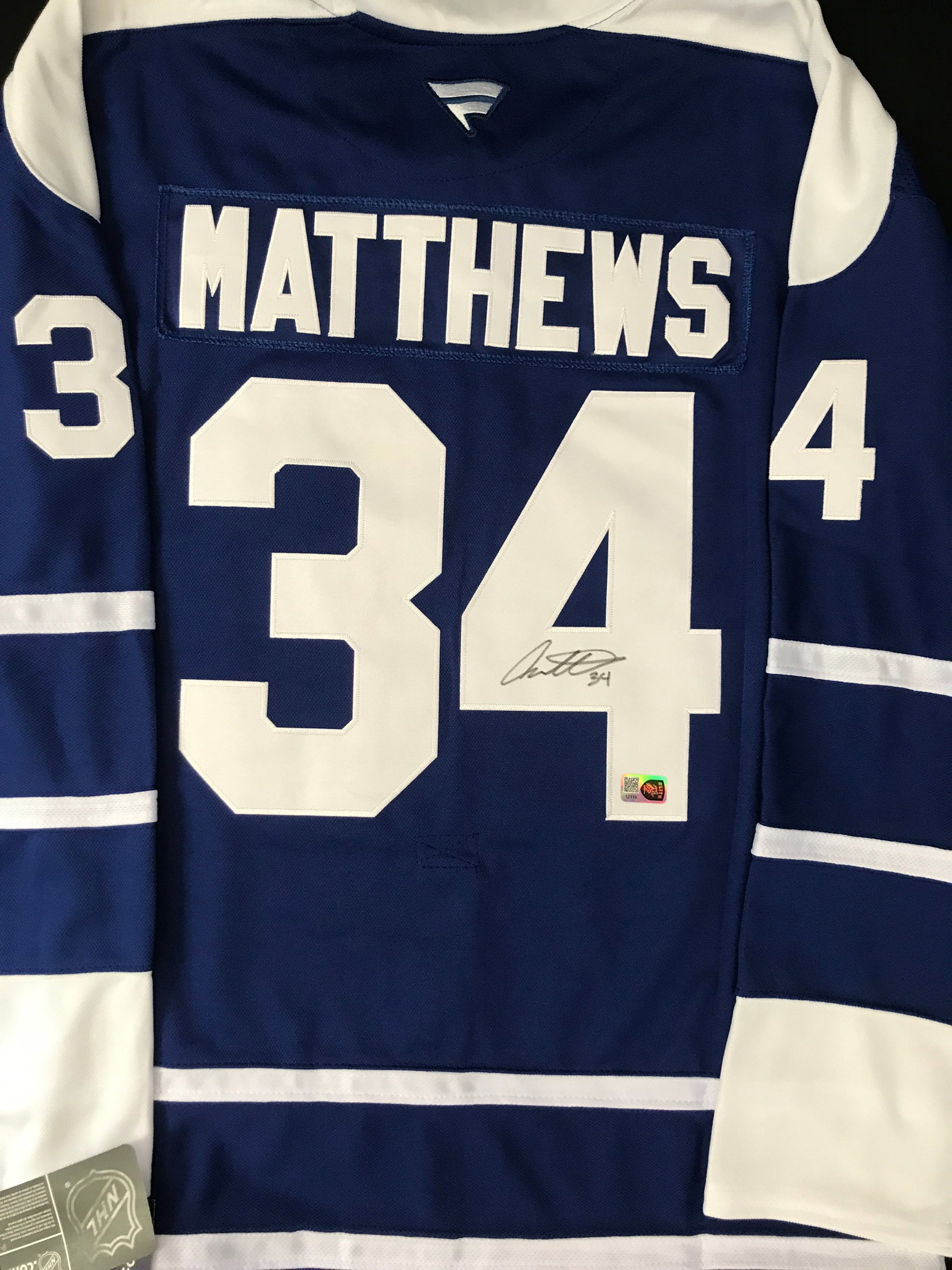 AUSTON MATTHEWS SIGNED TORONTO MAPLE LEAFS CUSTOM JERSEY - ELITE COA (1 of 3)