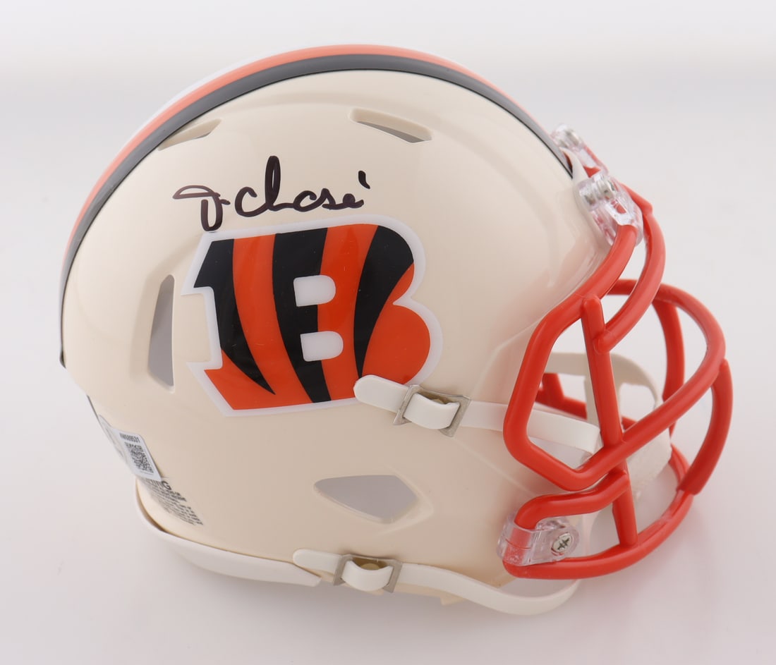 JA/MARR CHASE SIGNED CINCINATTI BENGALS MINI HELMET - BECKETT COA: Prices are in Canadian dollars