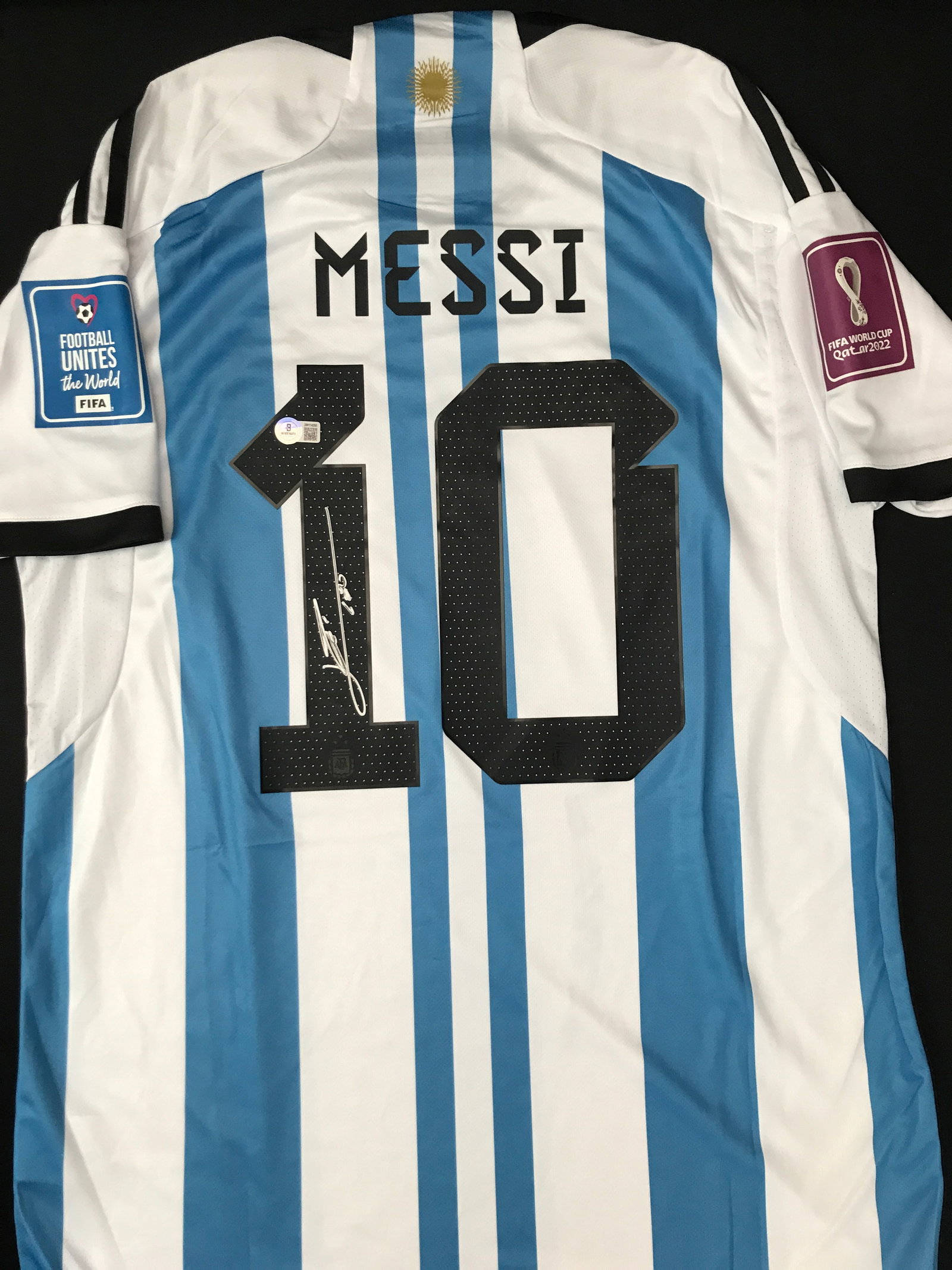 LIONEL MESSI SIGNED ARGENTINA JERSEY - BECKETT COA: Prices are in Canadian dollars