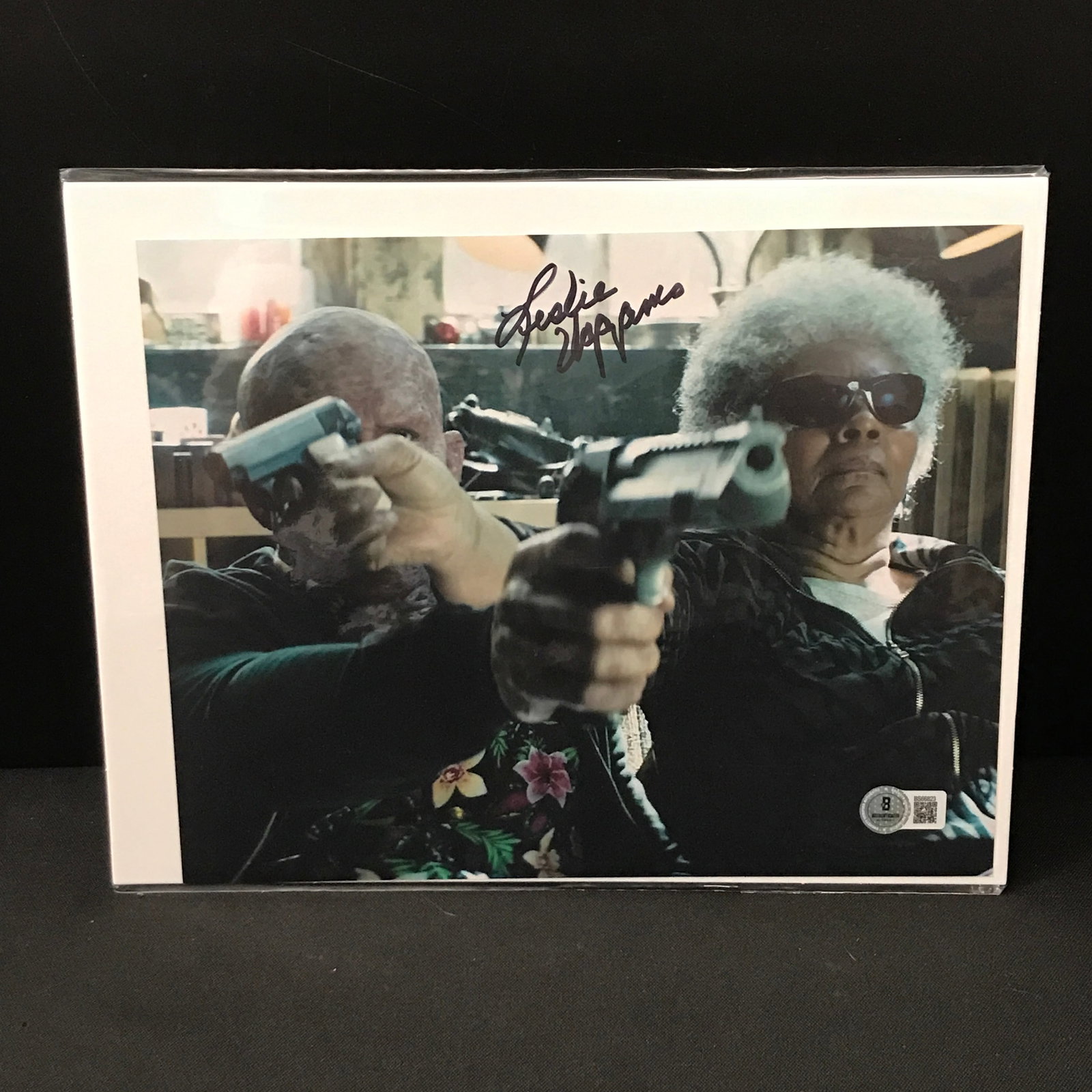 LESLIE UGGAMS SIGNED DEADPOOL 8X10 - BECKETT COA (1 of 1)