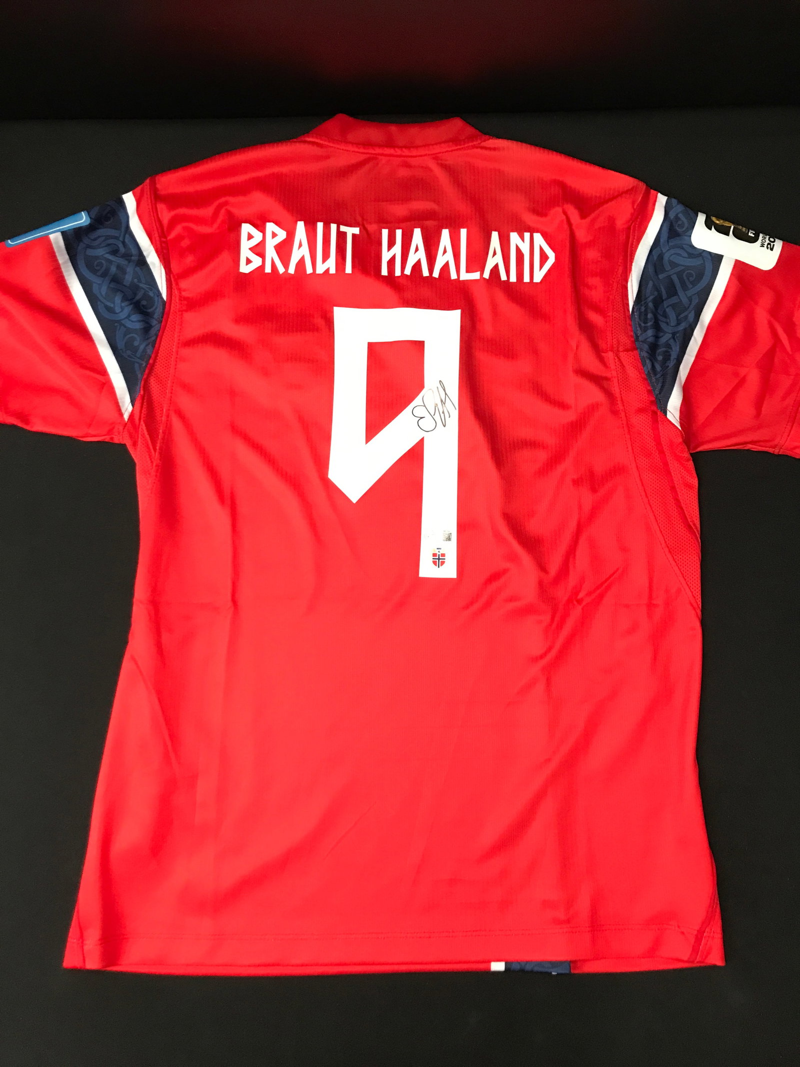 BRAUT HAALAND SIGNED NORWAY SOCCER JERSEY - BECKETT COA: Prices are in Canadian dollars