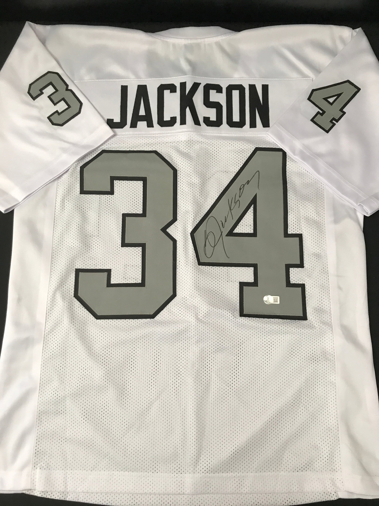 BO JACKSON SIGNED L.A RAIDERS FOOTBALL JERSEY - BECKETT COA (1 of 3)