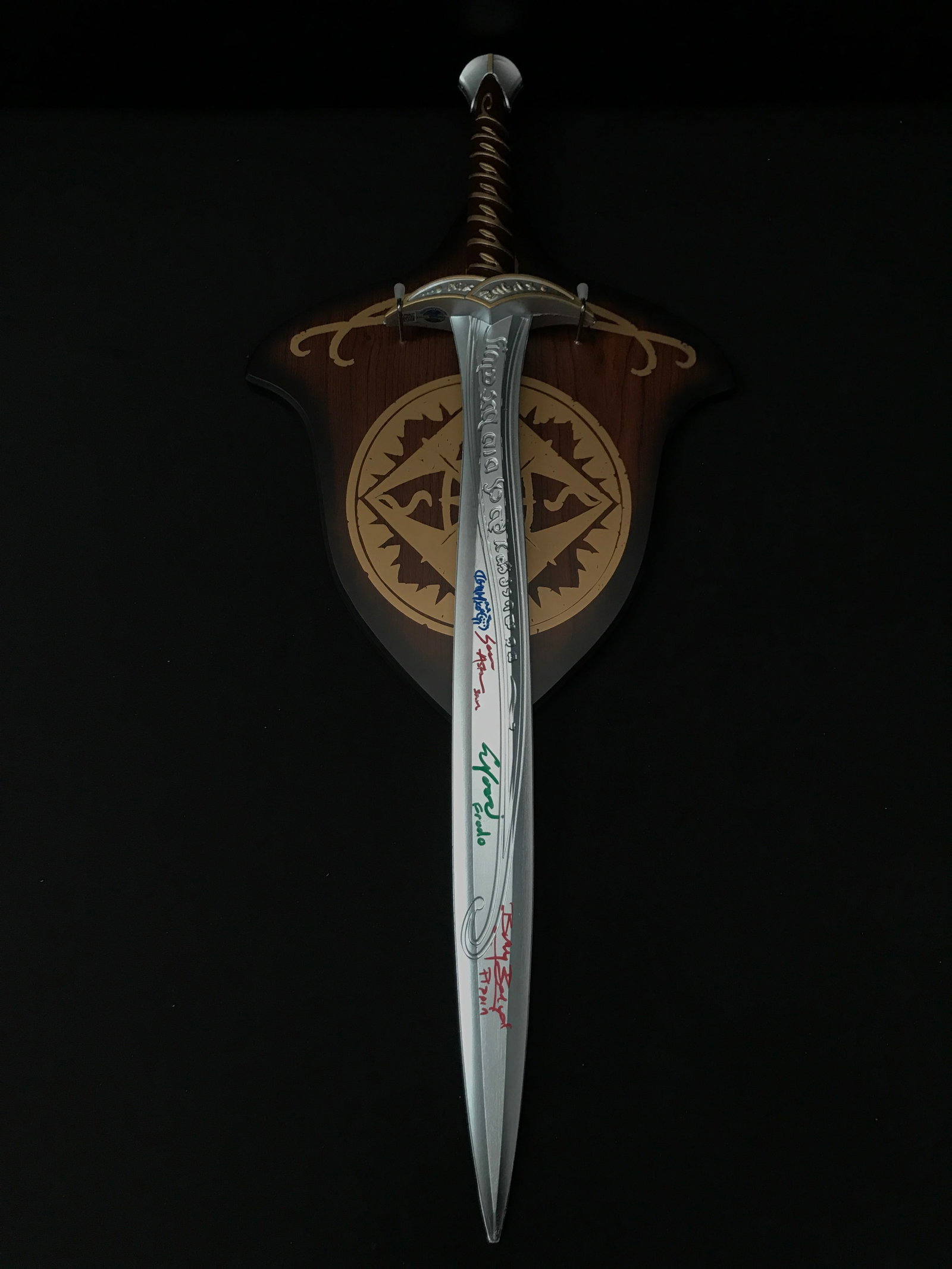 QUAD SIGNED L.O.T.R SWORD - ASTIN, WOOD, BOYD, MONAGHAN - WWOC COA: Prices are in Canadian dollars