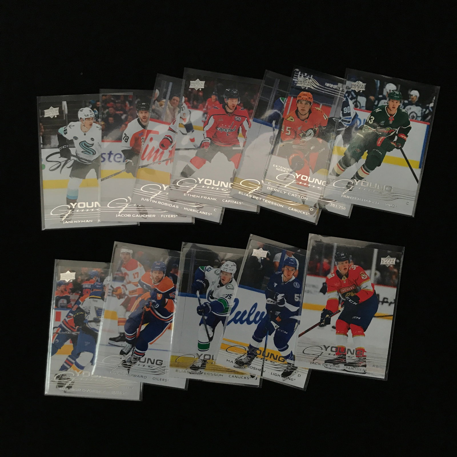 LOT OF LOOSE YOUNG GUN HOCKEY TRADING CARDS: Prices are in Canadian dollars