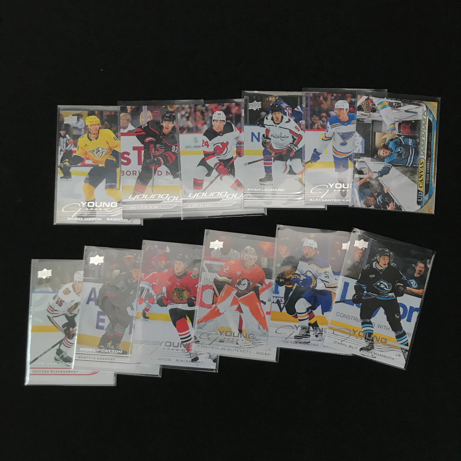 LOT OF LOOSE YOUNG GUN HOCKEY TRADING CARDS: Prices are in Canadian dollars