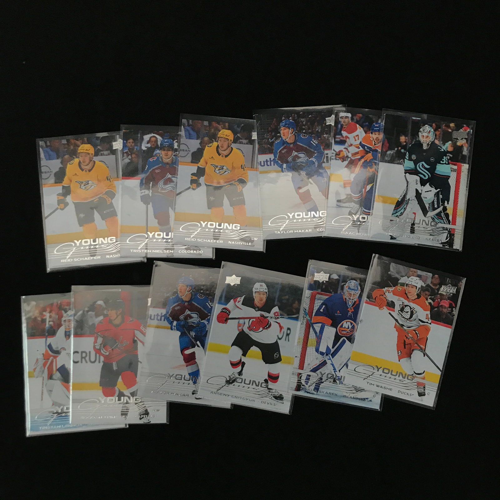 LOT OF LOOSE YOUNG GUN HOCKEY TRADING CARDS: Prices are in Canadian dollars