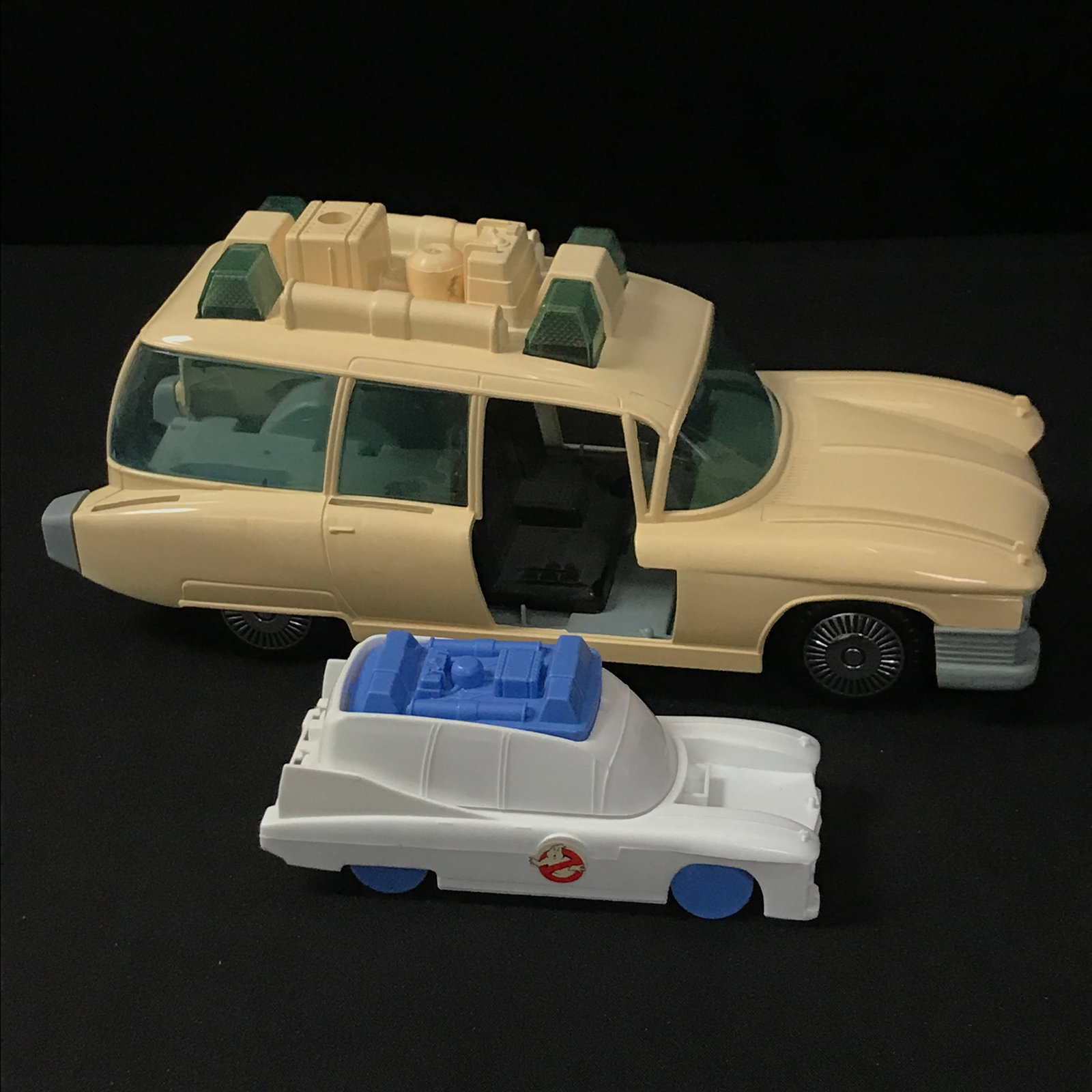 GHOSTBUSTER ECTO1 VEHICLE LOT: Prices are in Canadian dollars