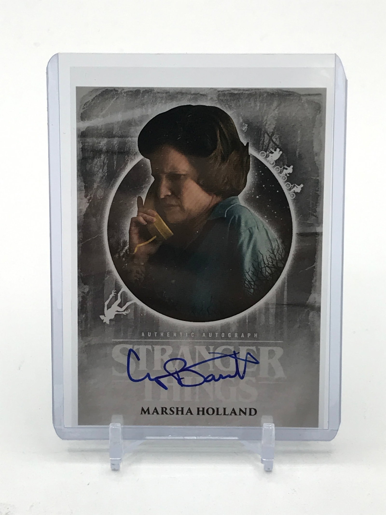TOPPS NETFLIX STRANGER THINGS CYNTHIA BARRETT SIGNED TRADING CARD: Prices are in Canadian dollars