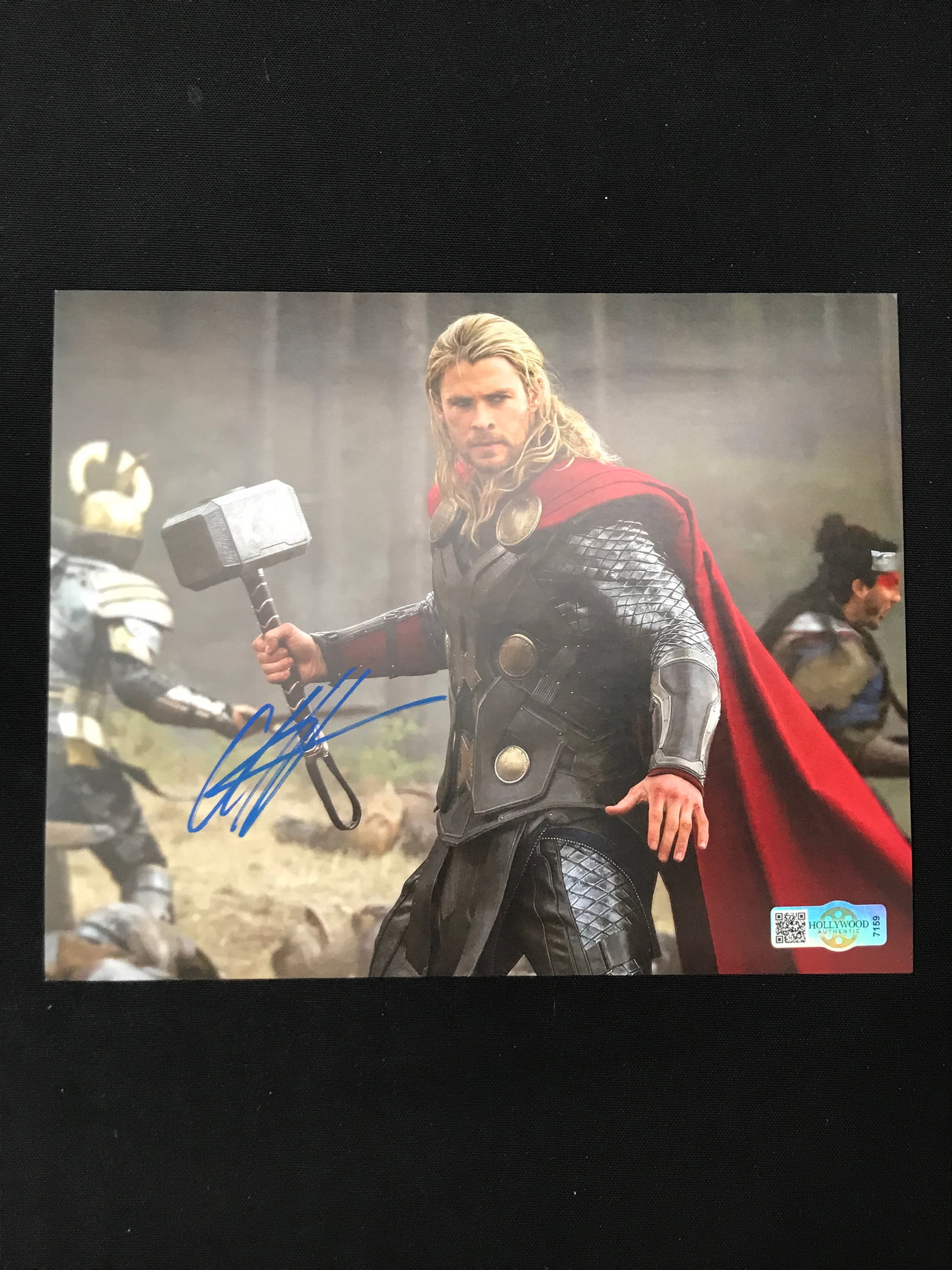 CHRIS HEMSWORTH SIGNED THOR 8X10 - HOLLYWOOD COA: Prices are in Canadian dollars