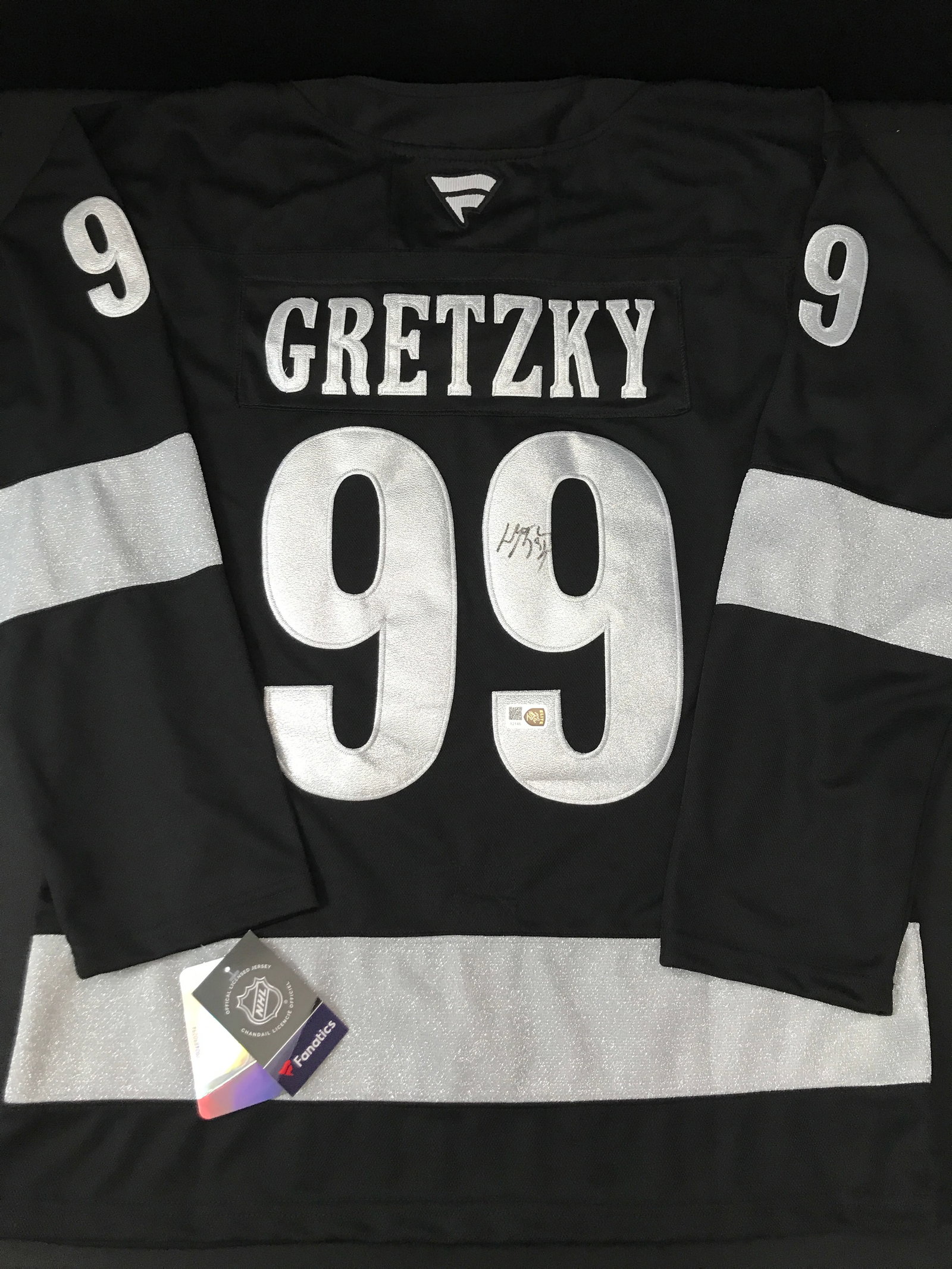 WAYNE GRETZKY SIGNED LOS ANGELES KINGS CUSTOM HOCKEY JERSEY - ELITE COA: Prices are in Canadian dollars
