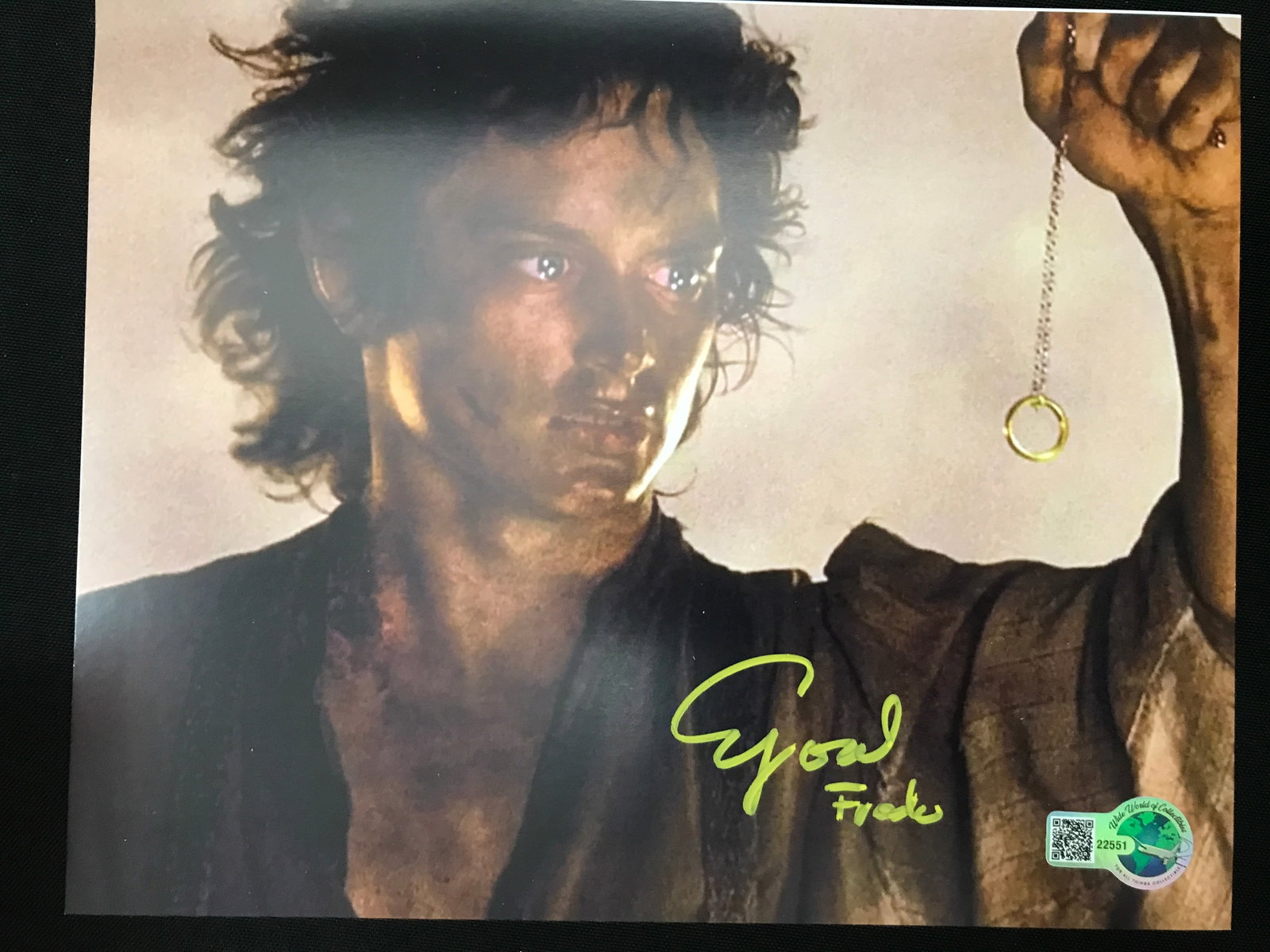 ELIJAH WOOD SIGNED LORD OF THE RINGS 8X10 - WWOC COA: Prices are in Canadian dollars