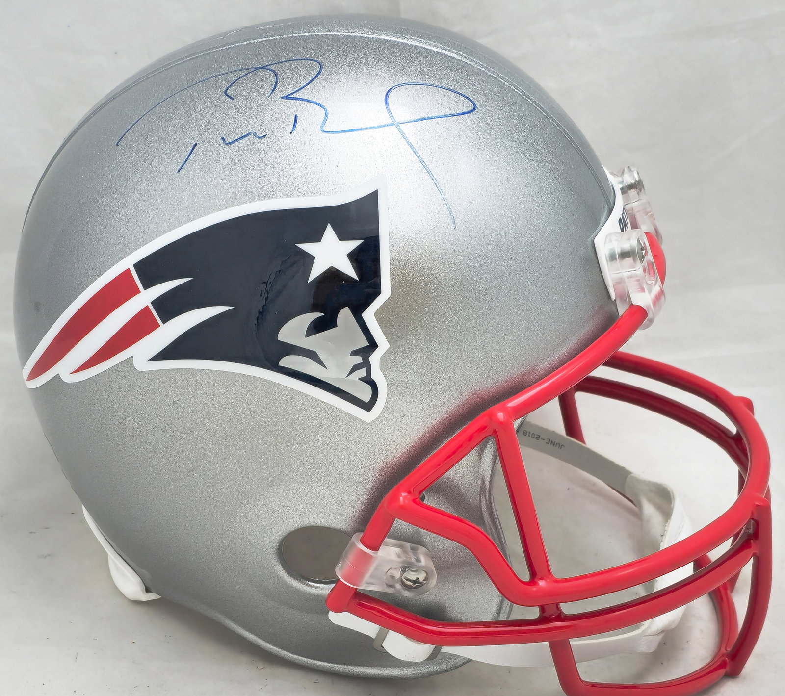 TOM BRADY SIGNED NEW ENGLAND PATRIOTS FULL SIZE HELMET (BECKETT COA) (1 of 4)