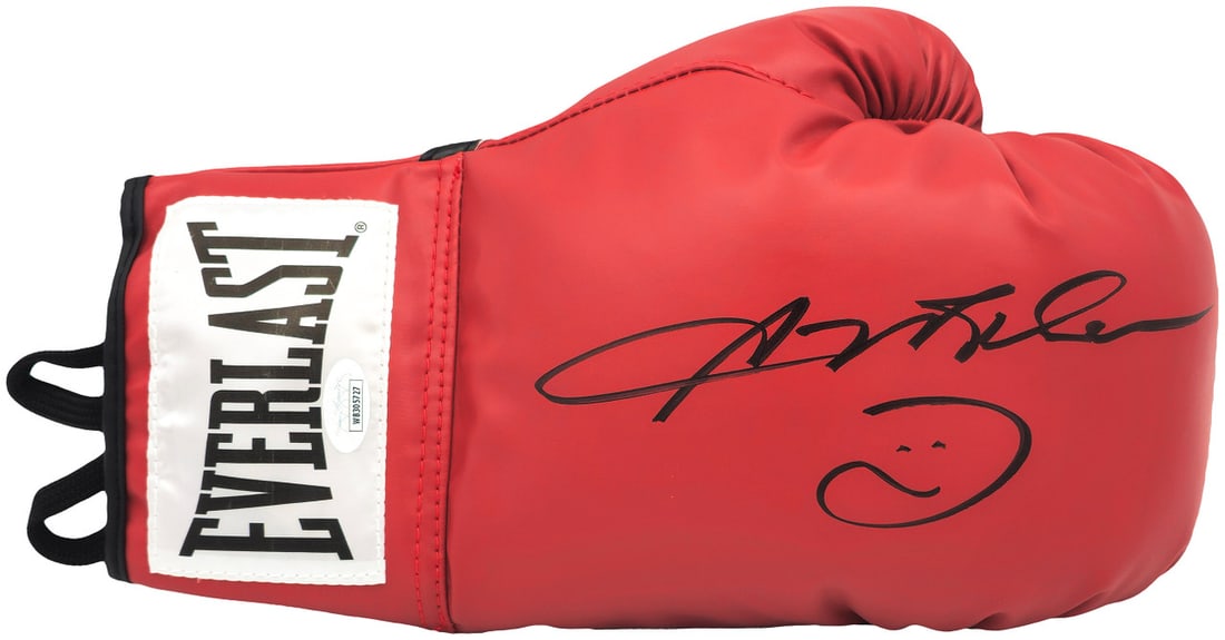 SUGAR RAY LEONARD SIGNED EVERLAST BOXING GLOVE (JSA COA): Prices are in Canadian dollars