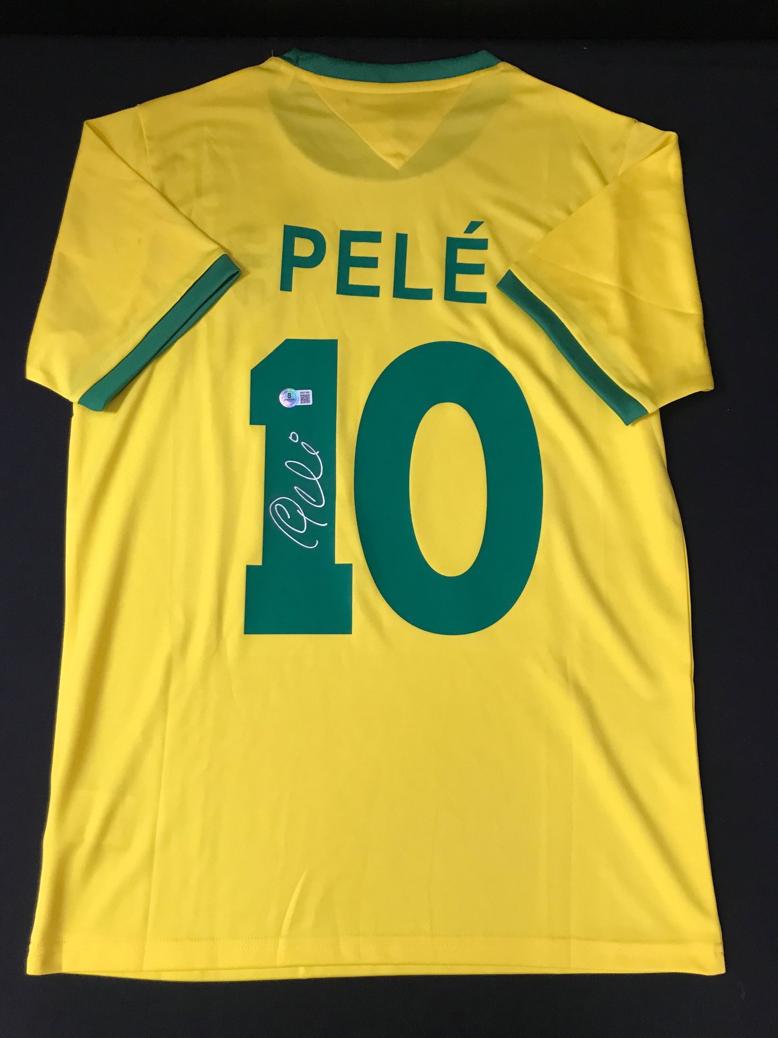 PELE SIGNED BRASIL SOCCER JERSEY - BECKETT COA (1 of 3)