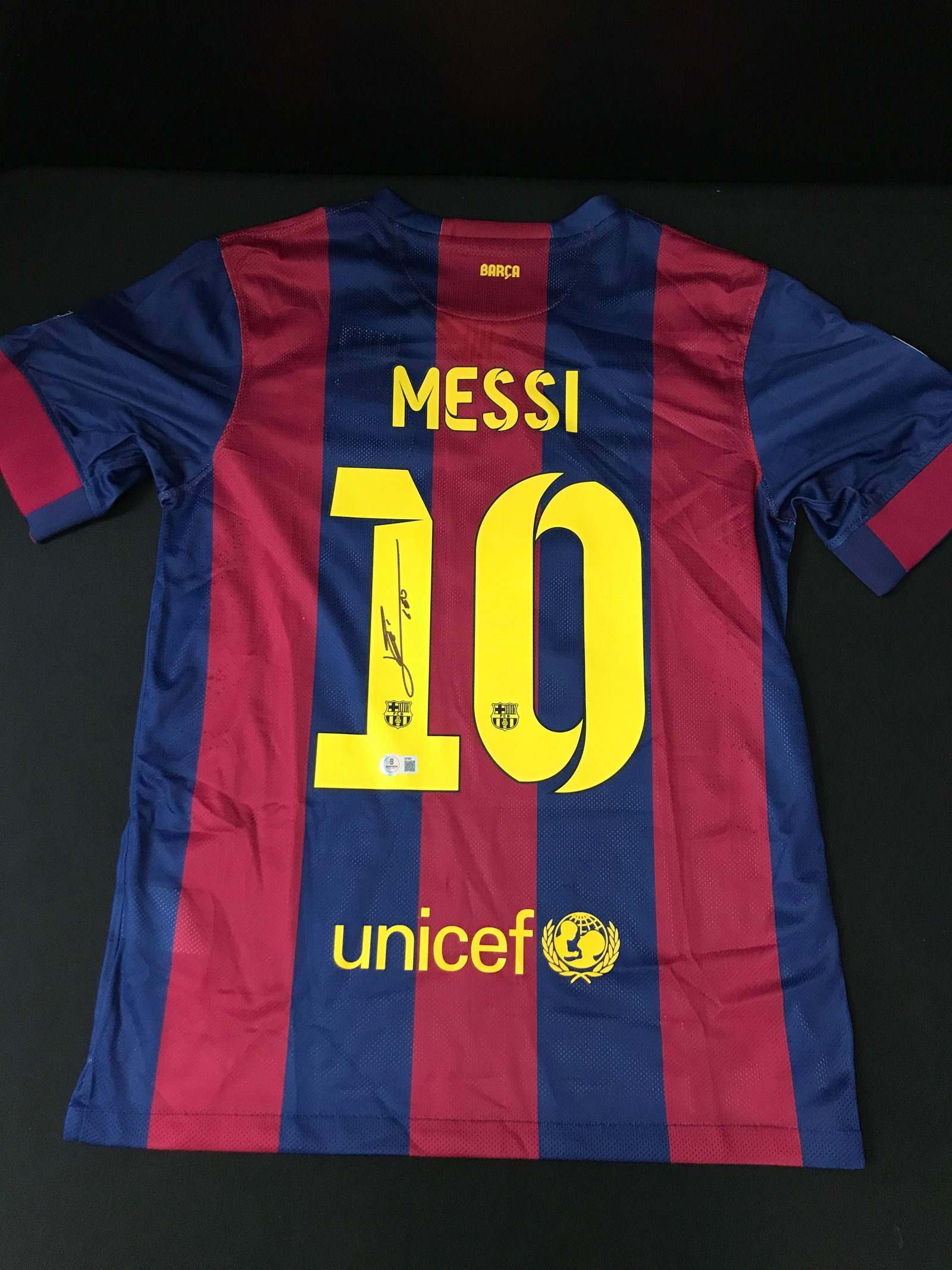LIONEL MESSI SIGNED F.C BARCELONA SOCCER JERSEY - BECKETT COA: Prices are in Canadian dollars