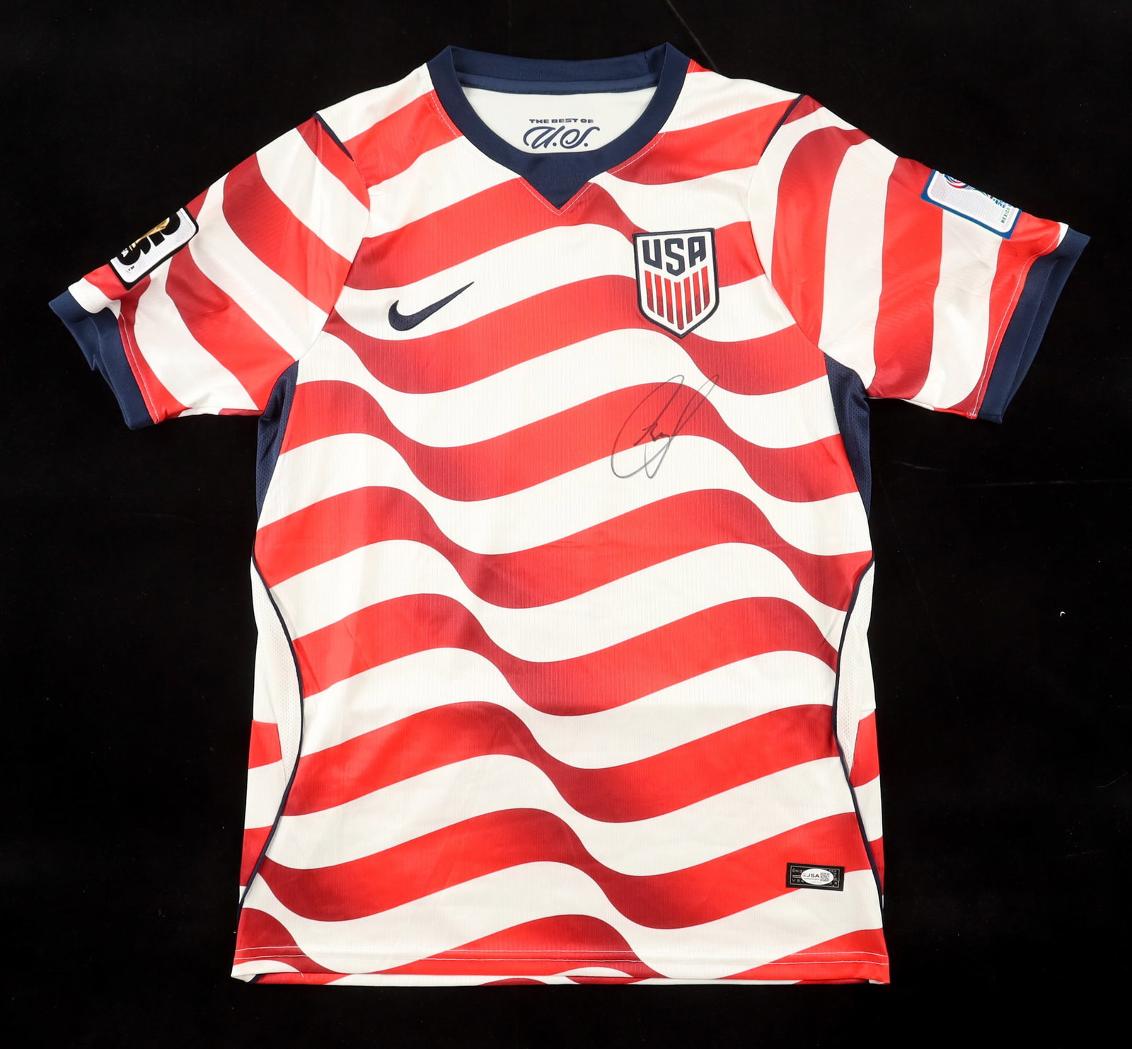 CHRISTIAN PULISIC SIGNED USA SOCCER JERSEY (BECKETT COA): Prices are in Canadian dollars