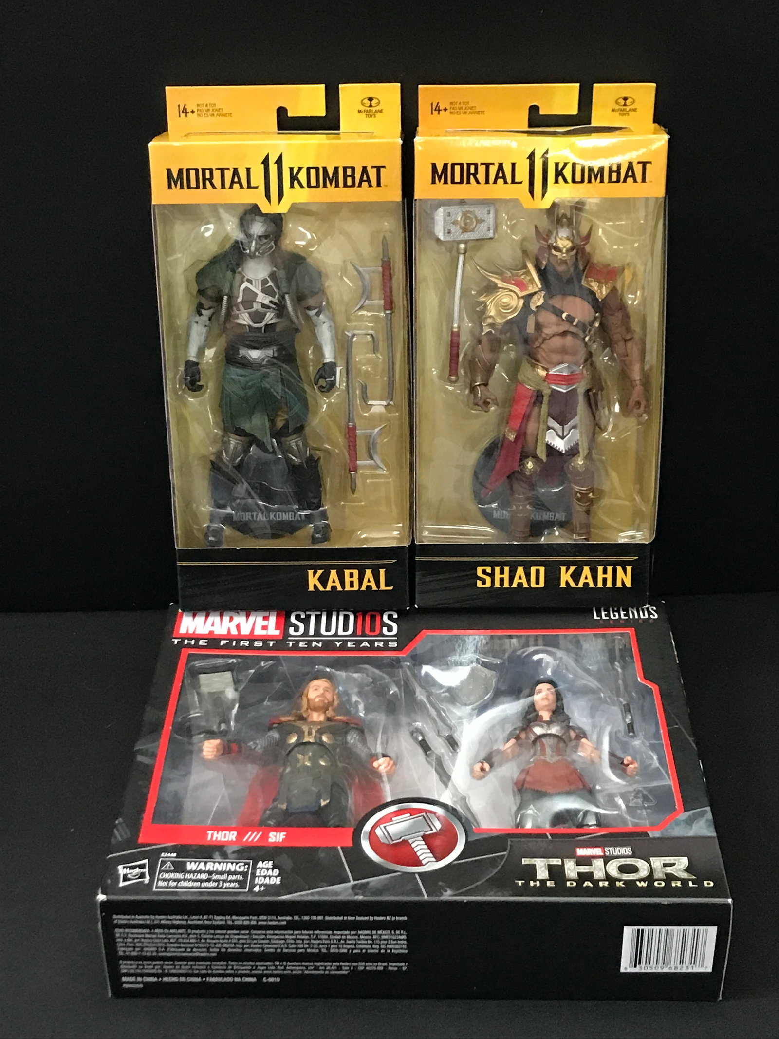 LOT OF 4 ACTION FIGURES IN ORIGINAL PACKAGING - MORTAL KOMBAT II & MARVEL: Prices are in Canadian dollars