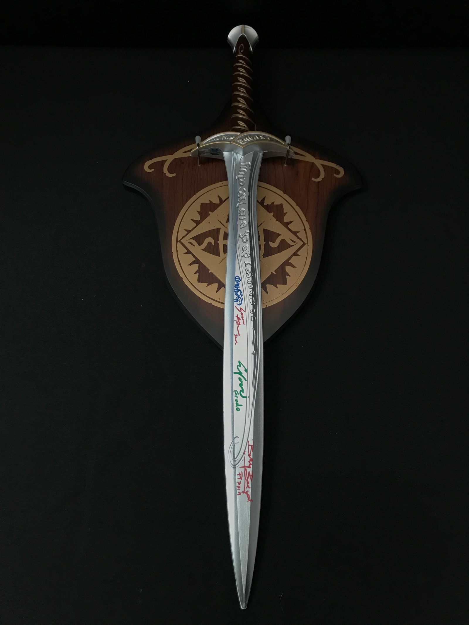 QUAD SIGNED STING PROP SWORD BY ASTIN, WOOD, BOYD & MONAGHAN LORD OF THE RINGS - WWOC COA: Prices are in Canadian dollars
