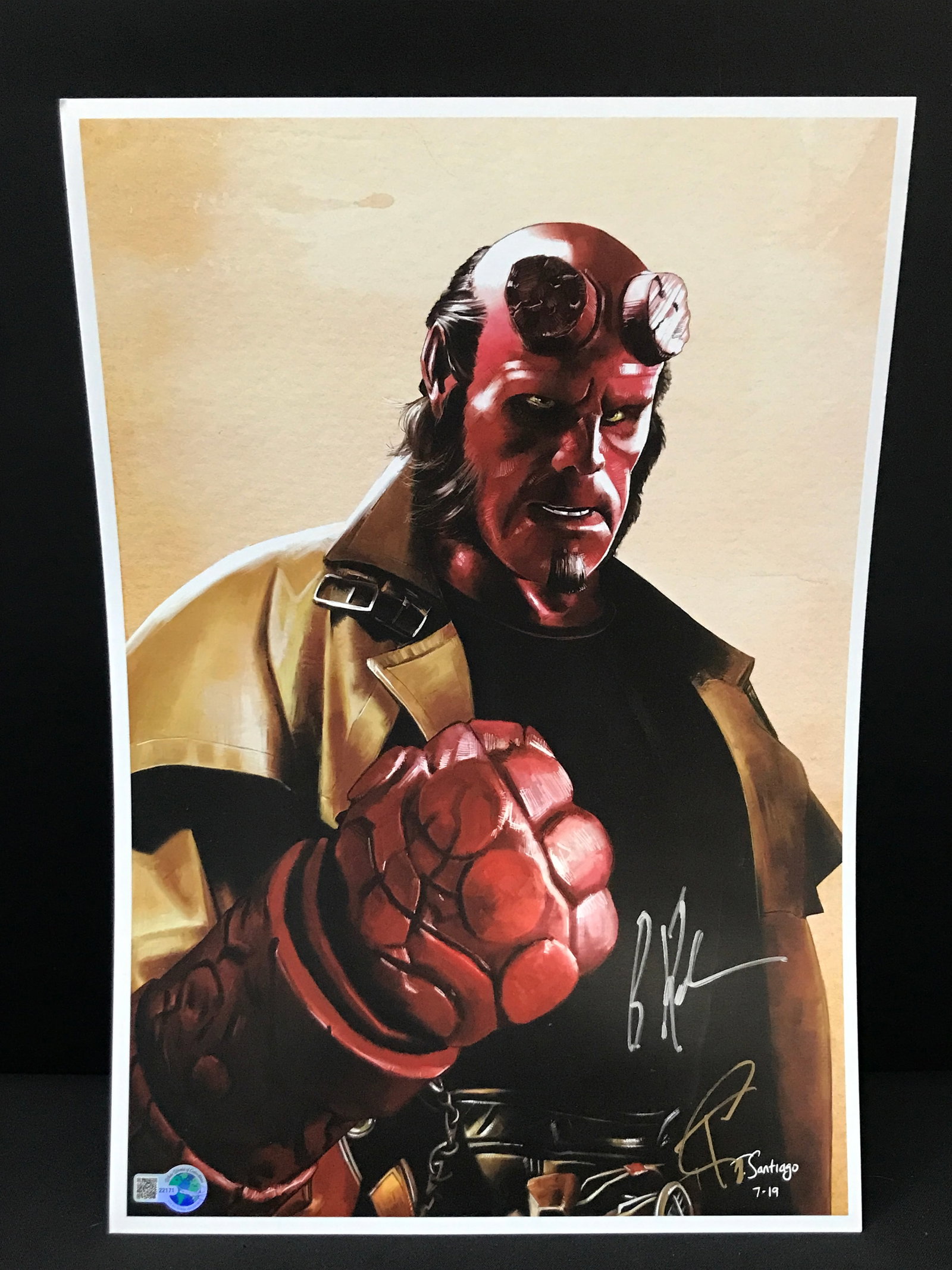 RON PEARLMAN SIGNED HELLBOY 11 X 18 PICTURE - WWOC COA: Prices are in Canadian dollars