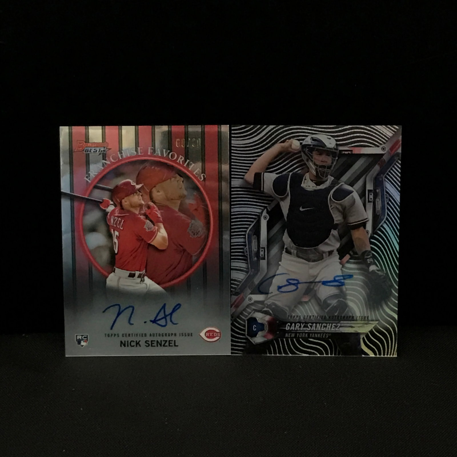 LOT OF 2 SIGNED BASEBALL TRADING CARDS INCLUDING 1 ROOKIE: Prices are in Canadian dollars