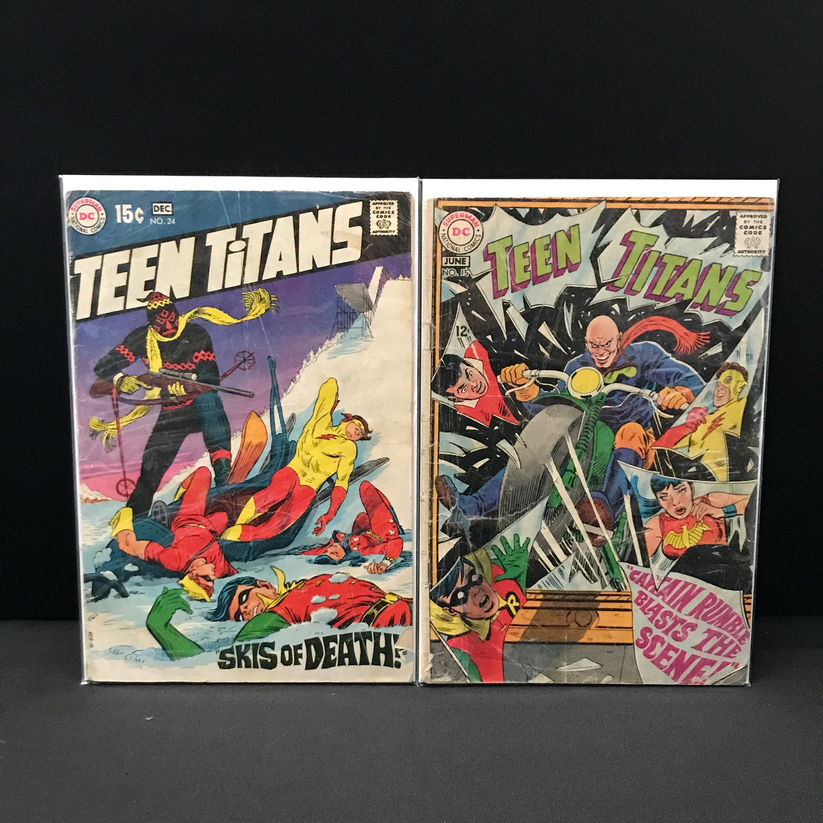 LOT OF 2 TEEN TITANS COMICS - DC COMICS: Prices are in Canadian dollars