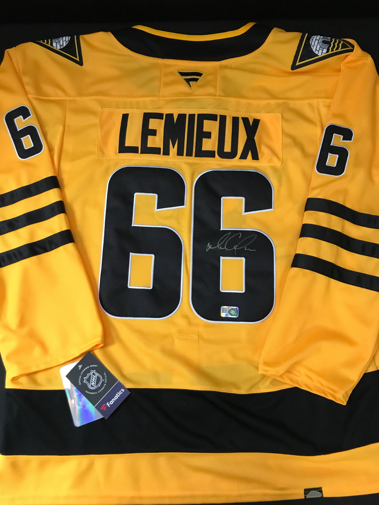 MARIO LEMIEUX SIGNED PITTSBURGH PENGUINS CUSTOM JERSEY - ELITE COA: Prices are in Canadian dollars