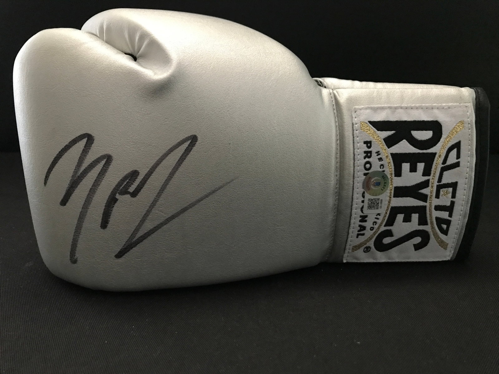 NICHAEL B JORDAN SIGNED CREED BOXING GLOVE (BECKETT COA): Prices are in Canadian dollars