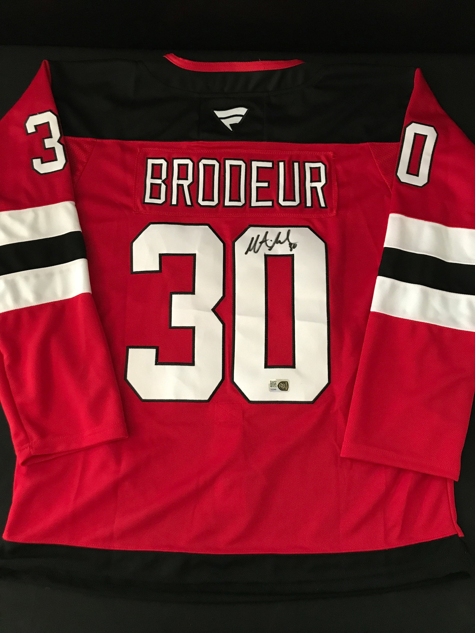 MARTIN BRODEUR SIGNED NEW JERSEY DEVILS CUSTOM HOCKEY JERSEY - ELITE COA: Prices are in Canadian dollars