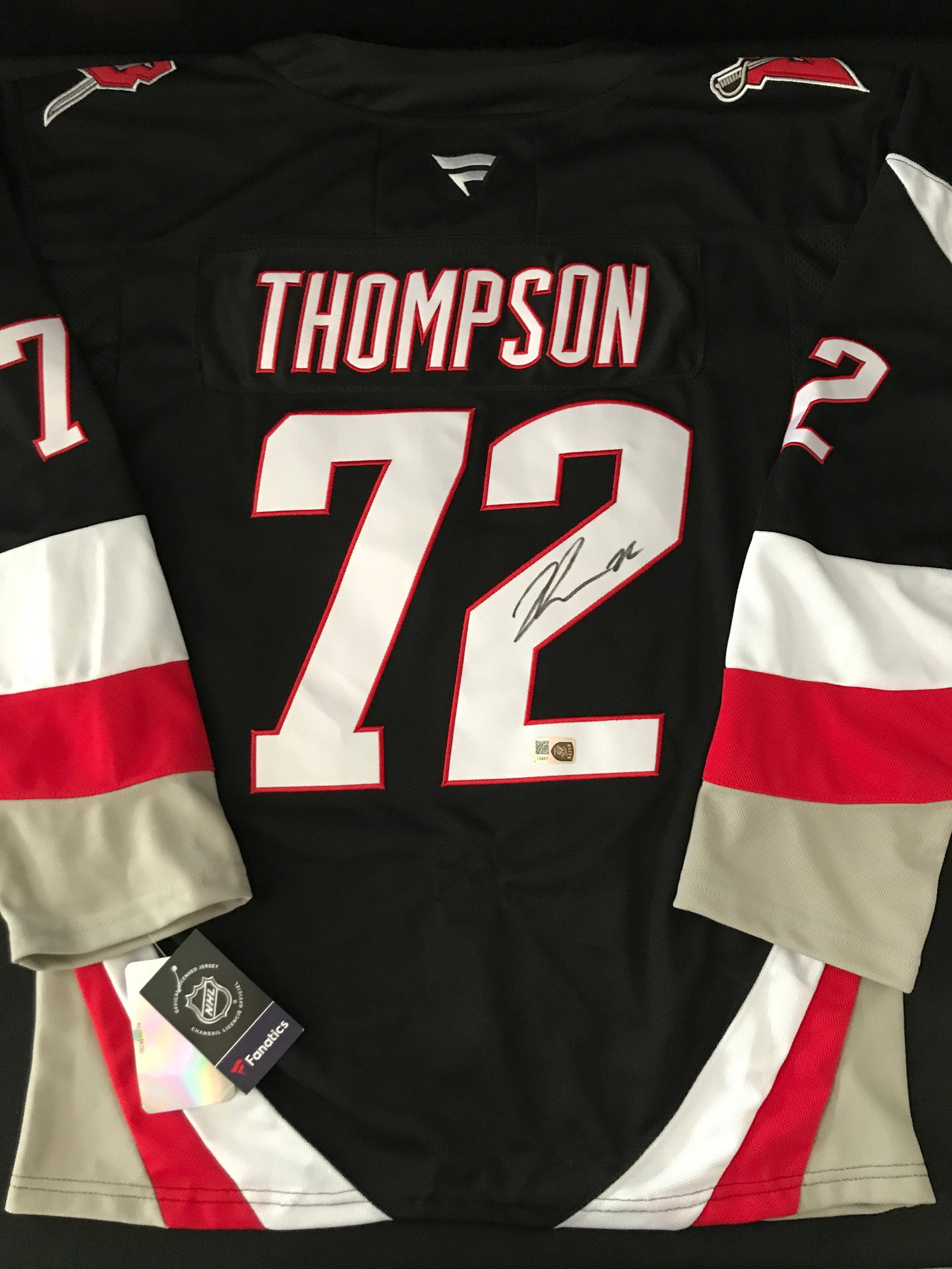 TAGE THOMPSON SIGNED BUFFALO SABRES CUSTOM HOCKEY JERSEY - ELITE COA: Prices are in Canadian dollars