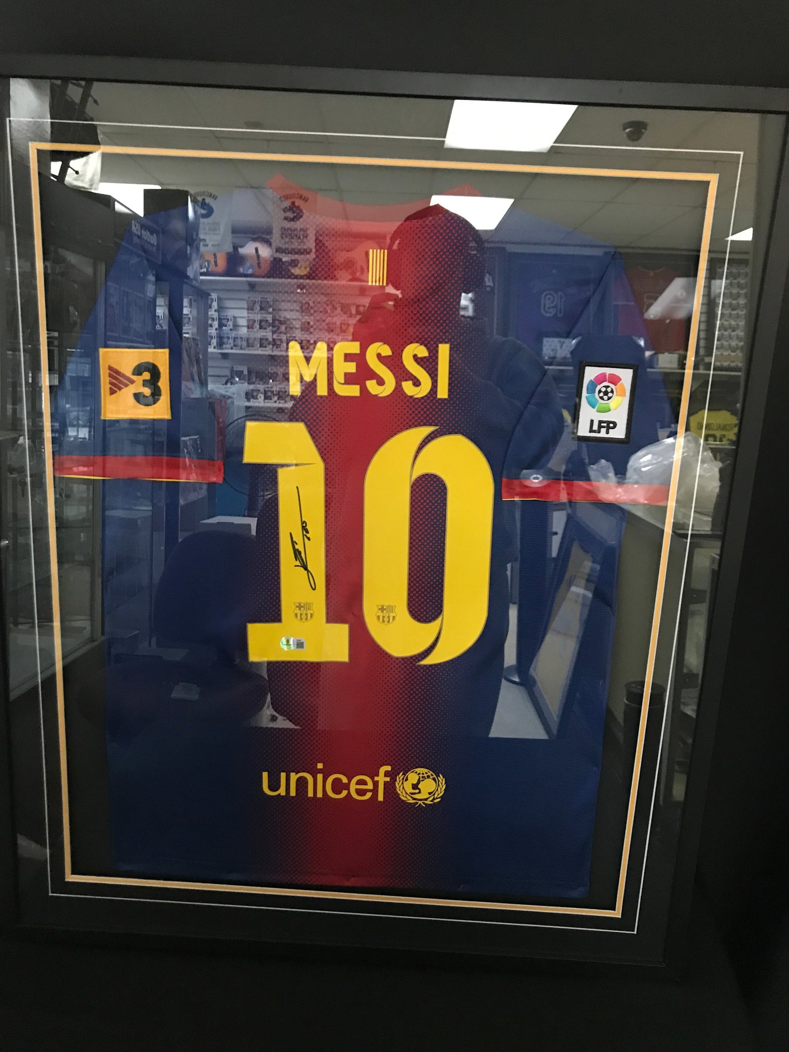 LIONEL MESSI SIGNED AND FRAMED F.C BARECLON SOCCER JERSEY - BECKETT COA: Prices are in Canadian dollars