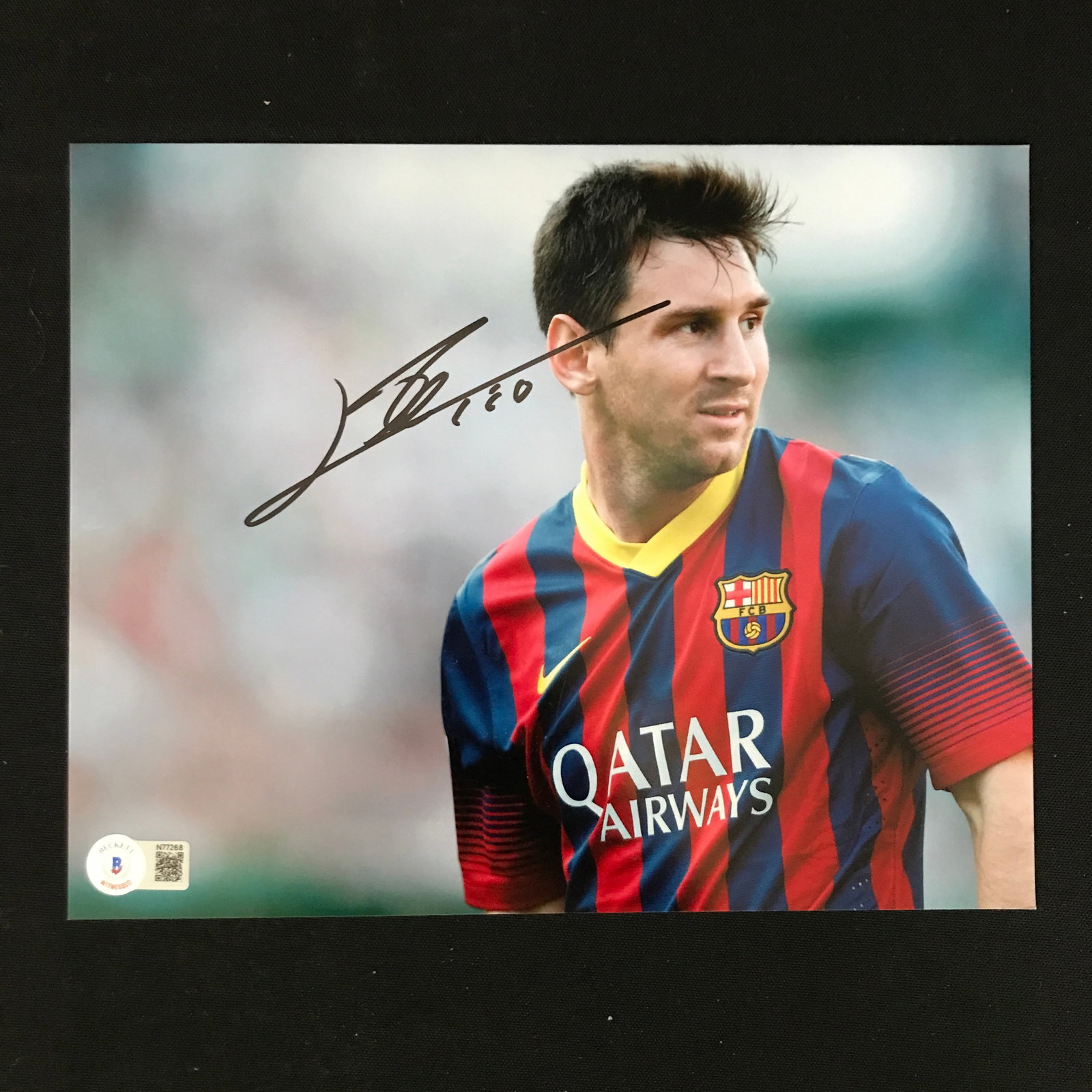 LIONEL MESSI SIGNED 8X10 - BECKETT COA: Prices are in Canadian dollars