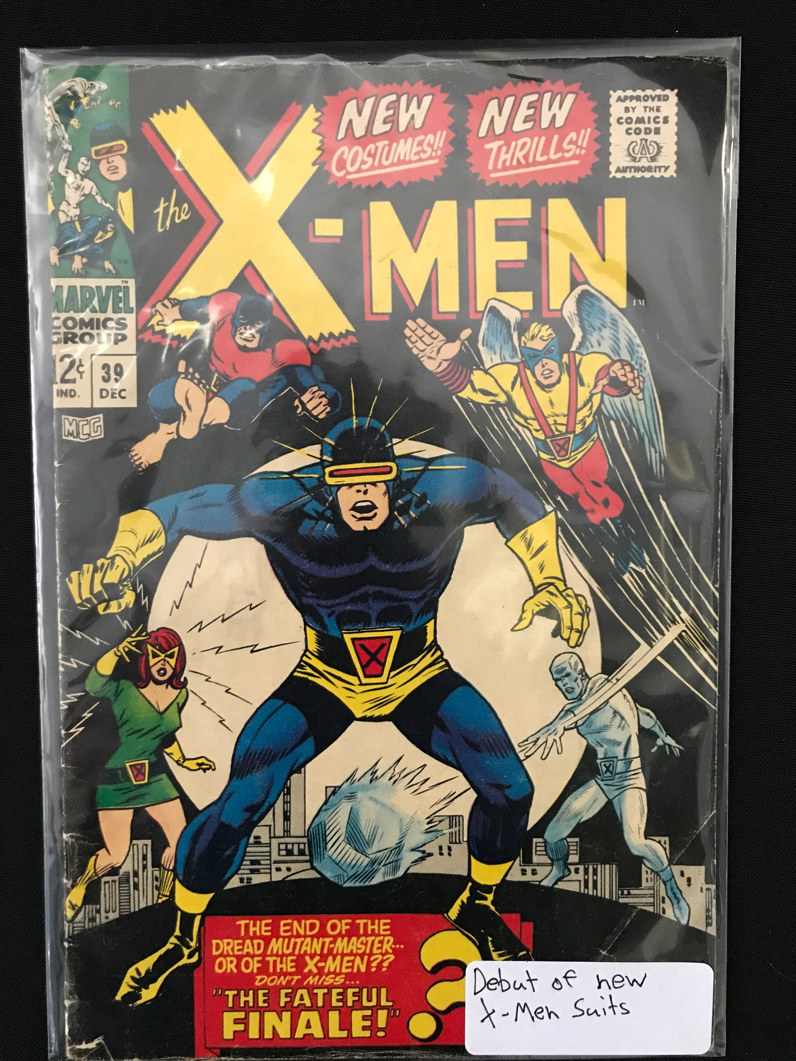 THE X-MEN #39 DEBUT OF NEW X-MEN SUITS - MARVEL COMICS (1 of 1)