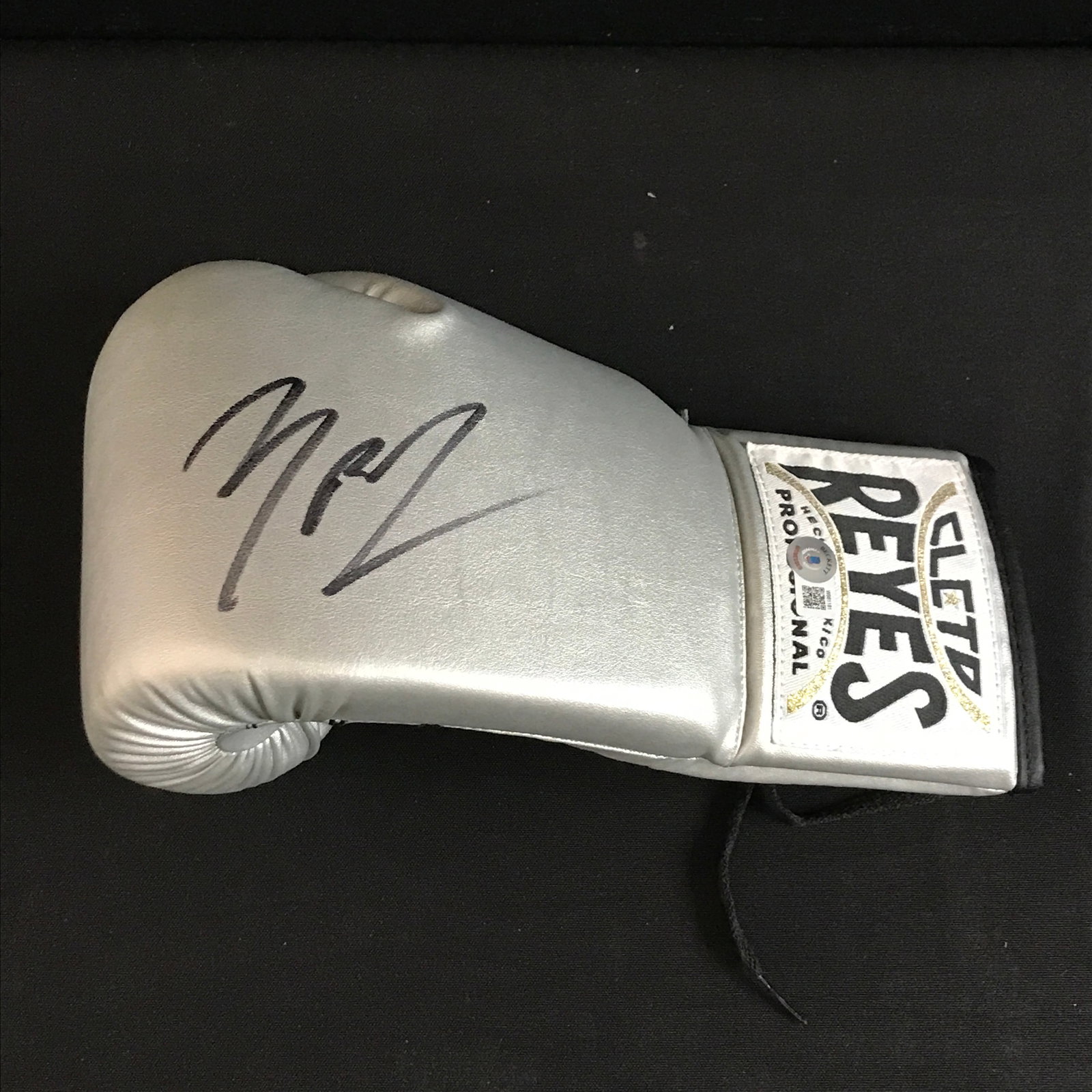 MICHAEL B JORDAN SIGNED CREED BOXING GLOVE (BECKETT COA): Prices are in Canadian dollars