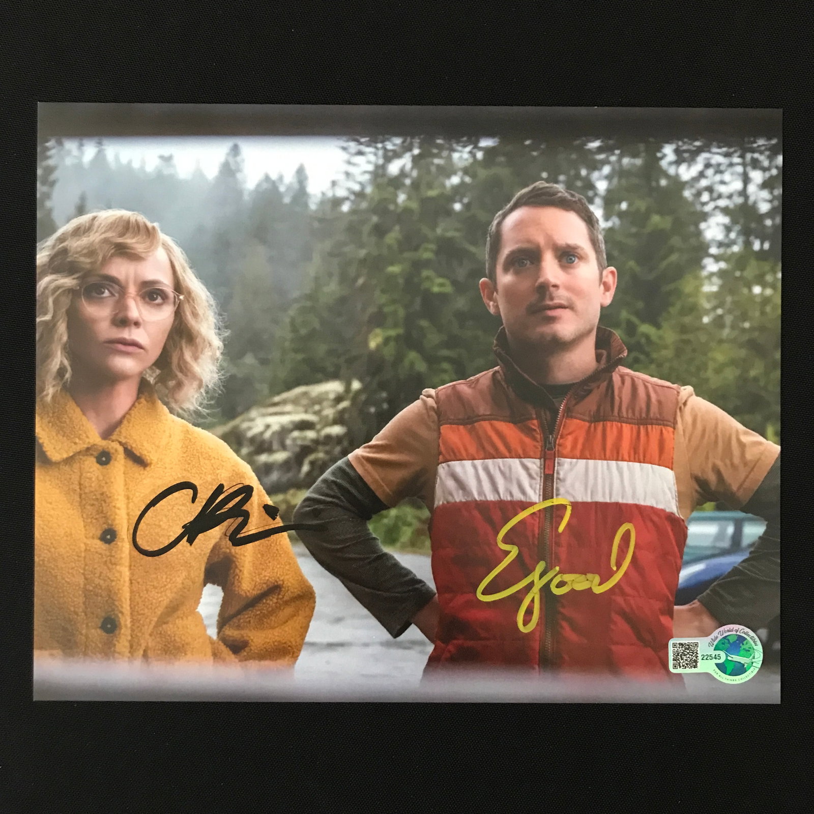 CHRISTINA RICCI AND ELIJAH WOOD DUAL SIGNED YELLOW JACKETS 8X10 - WWOC COA: Prices are in Canadian dollars