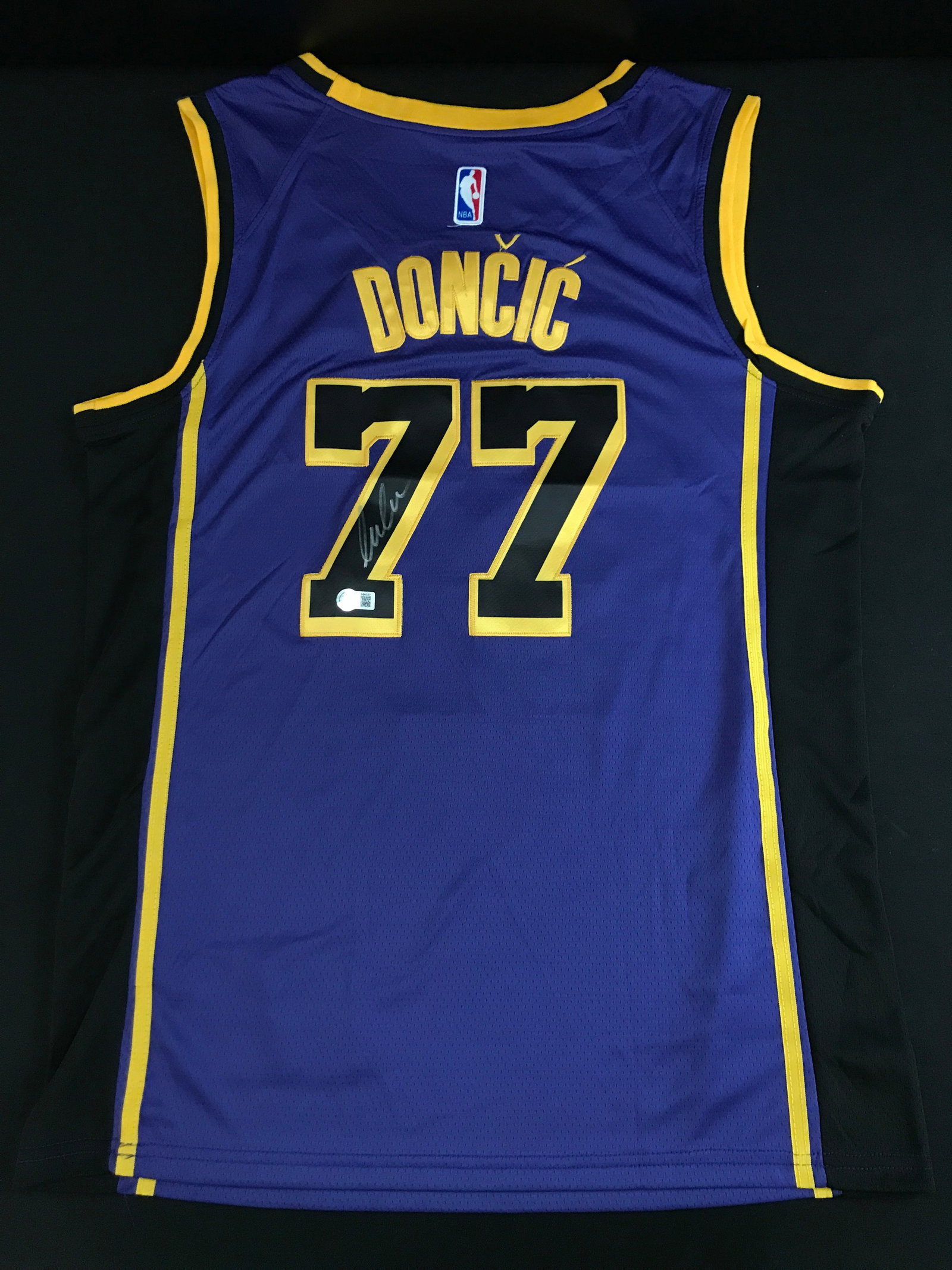 LUKA DONCIC SIGNED LOS ANGELES LAKERS BASKETBALL JERSEY - BECKETT COA: Prices are in Canadian dollars