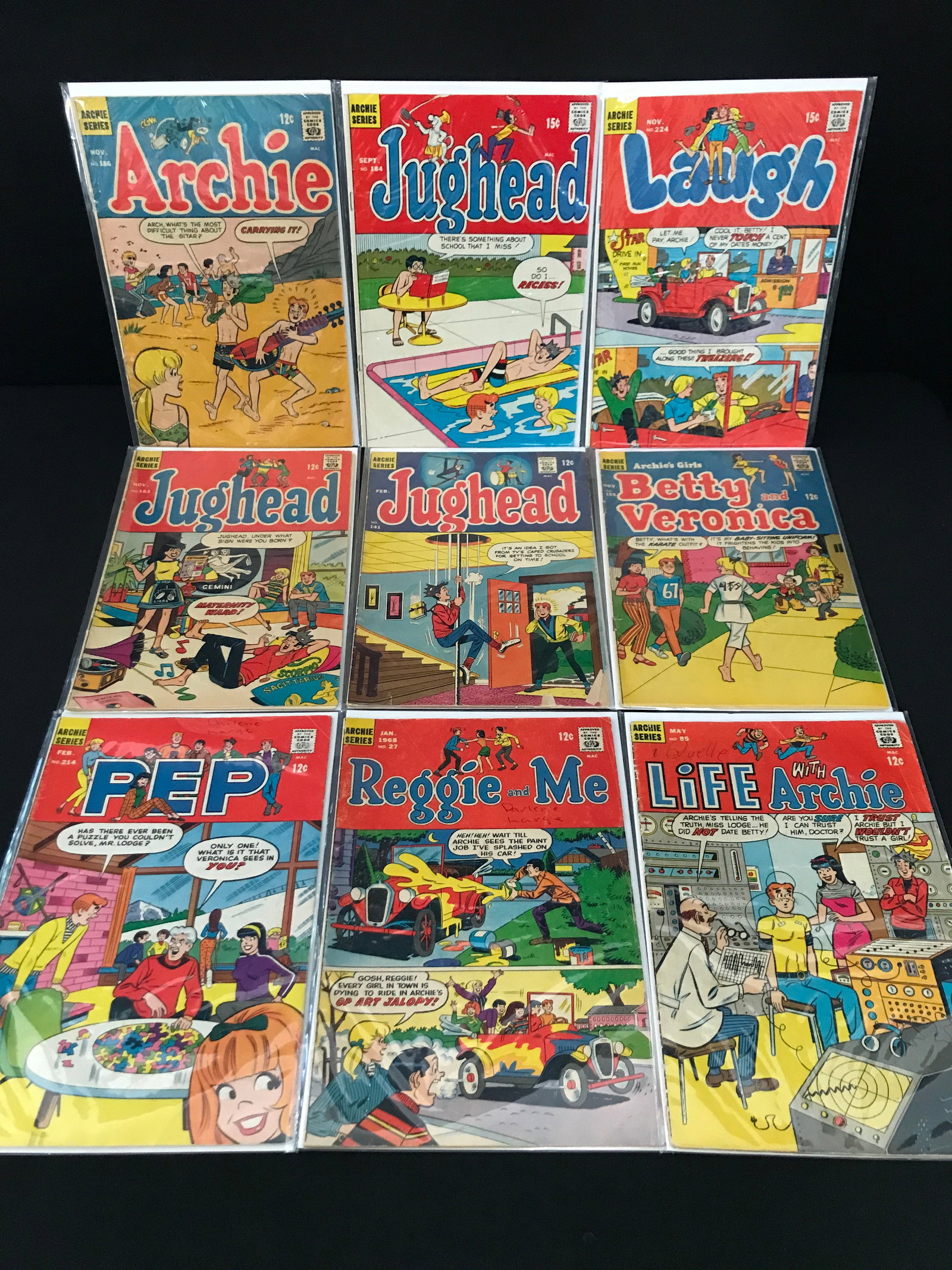 LOT OF 9 ARCHIE SERIES COMICS (1 of 1)