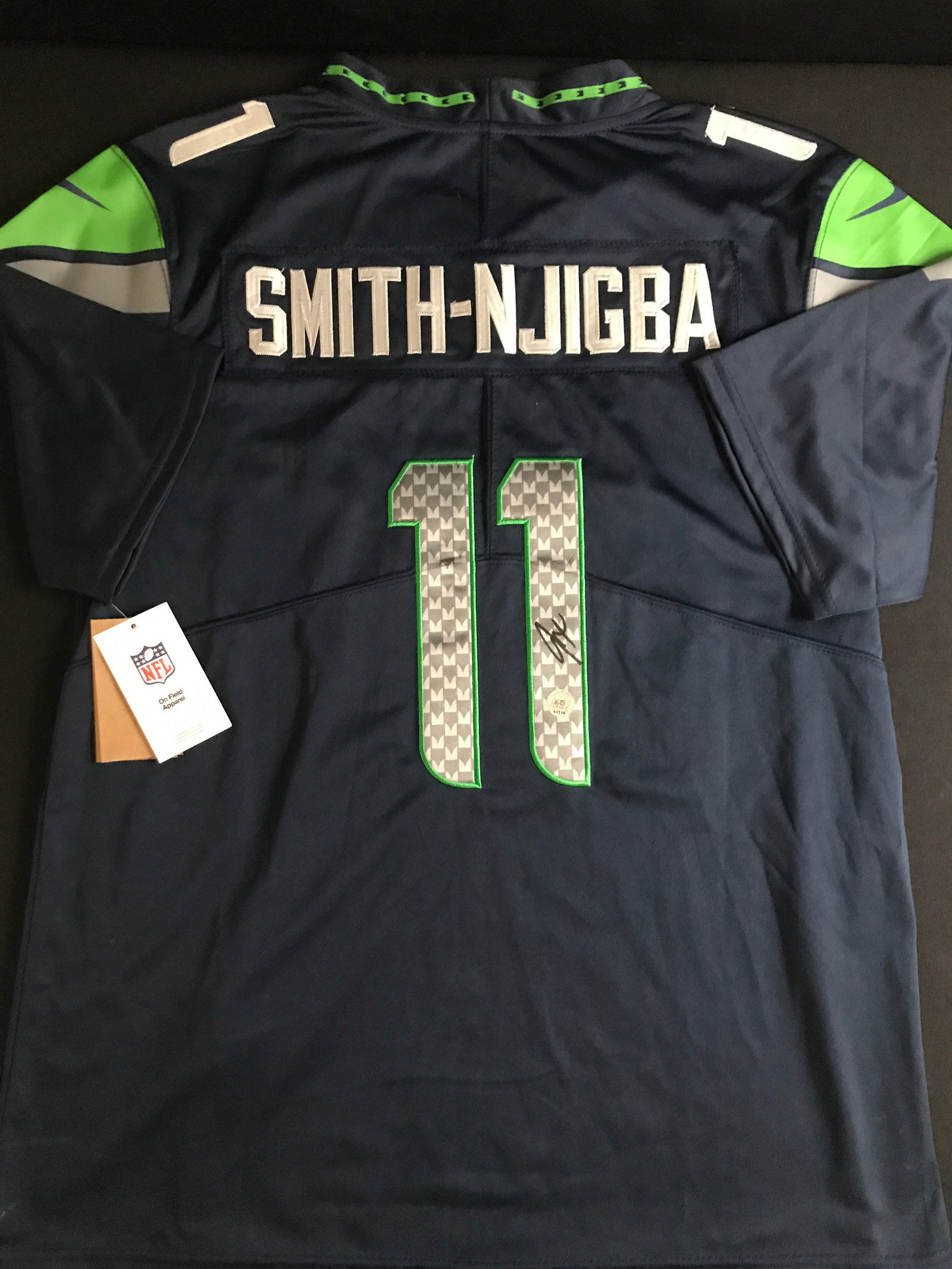 JAXON SMITH-NJIBA SIGNED SEATTLE SEAHAWKS CUSTOM JERSEY - KB COA: Prices are in Canadian dollars