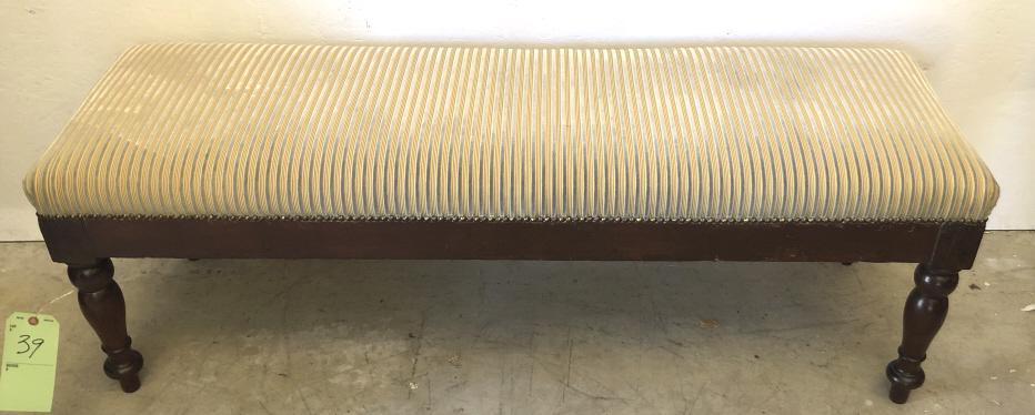 Upholstered window bench (1 of 4)