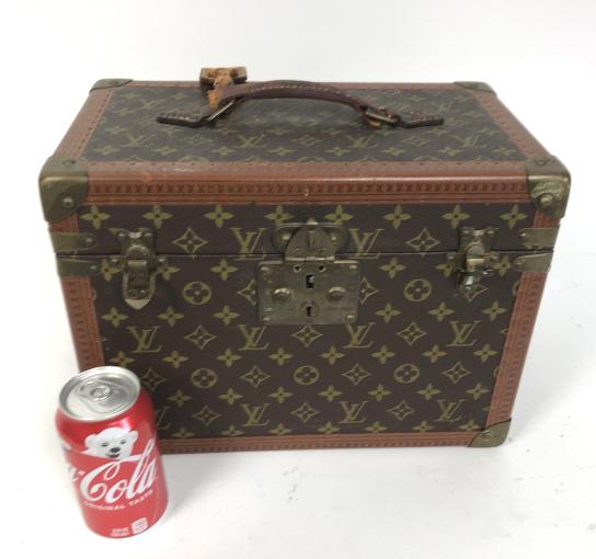 Louis Vuitton style  vanity case boite trunk (1 of 7)